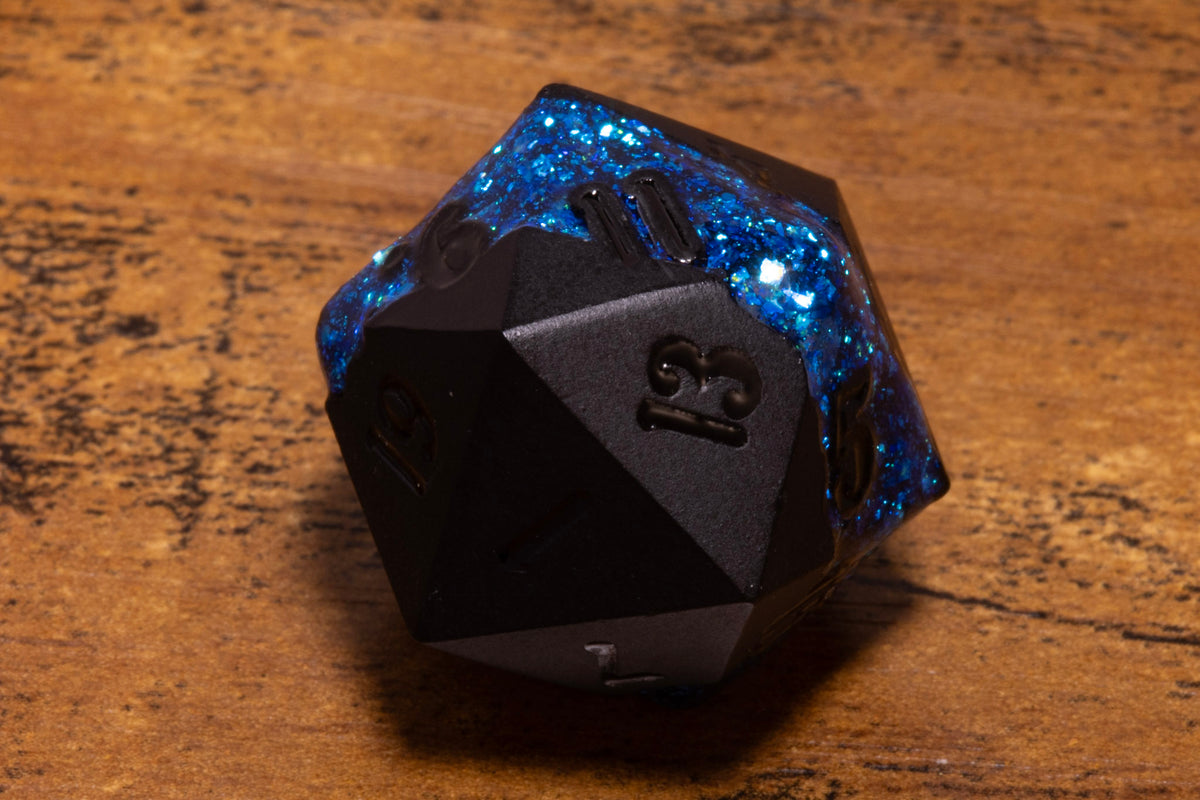 Mana Ore Metal D20 – Black with Blue Mica