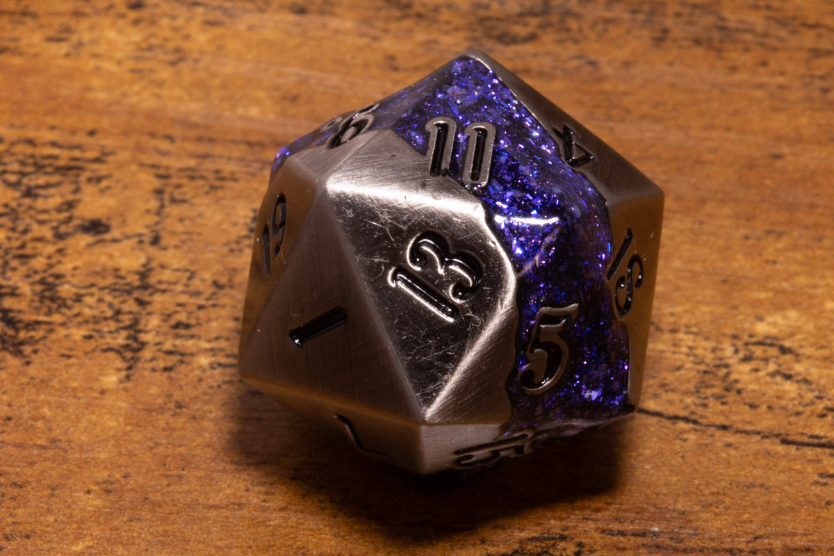 Mana Ore Metal D20 – Silver with Purple Mica