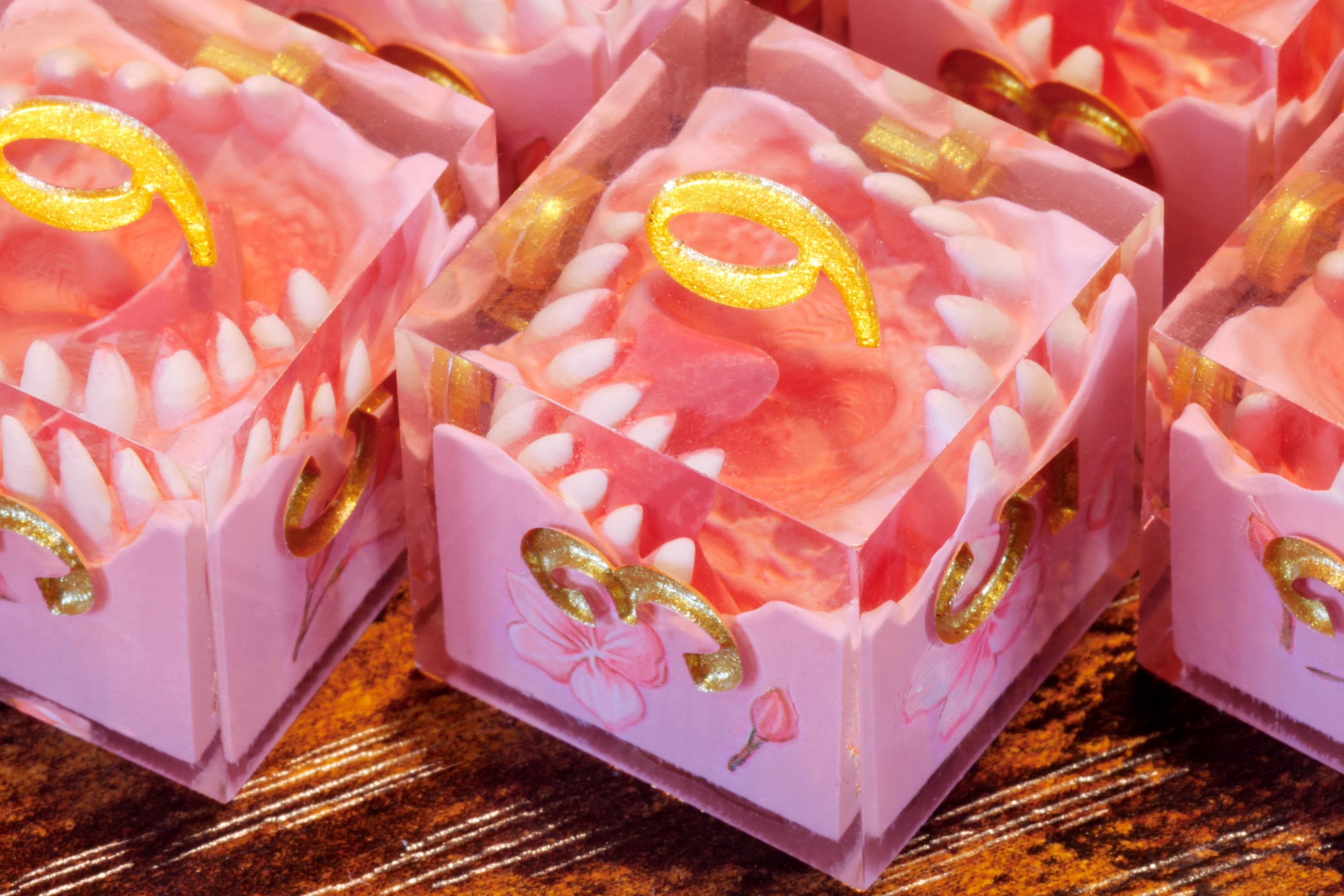 Sakura Mimic D6 Dice – Sharp Edge Floral Resin Dice - The Wizard's Vault