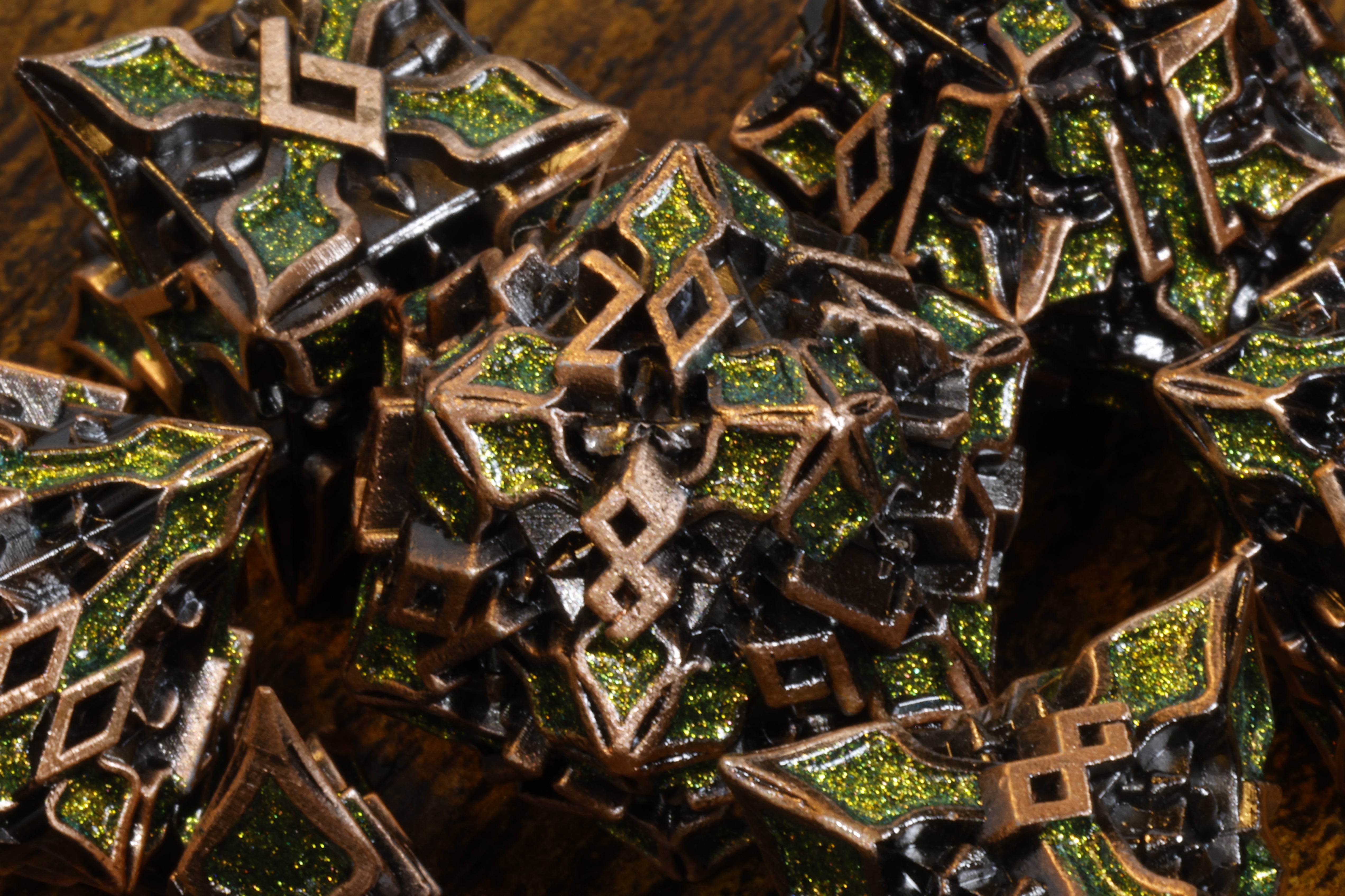 Runecraft dice set - Green mica - Copper Metal - The Wizard's Vault