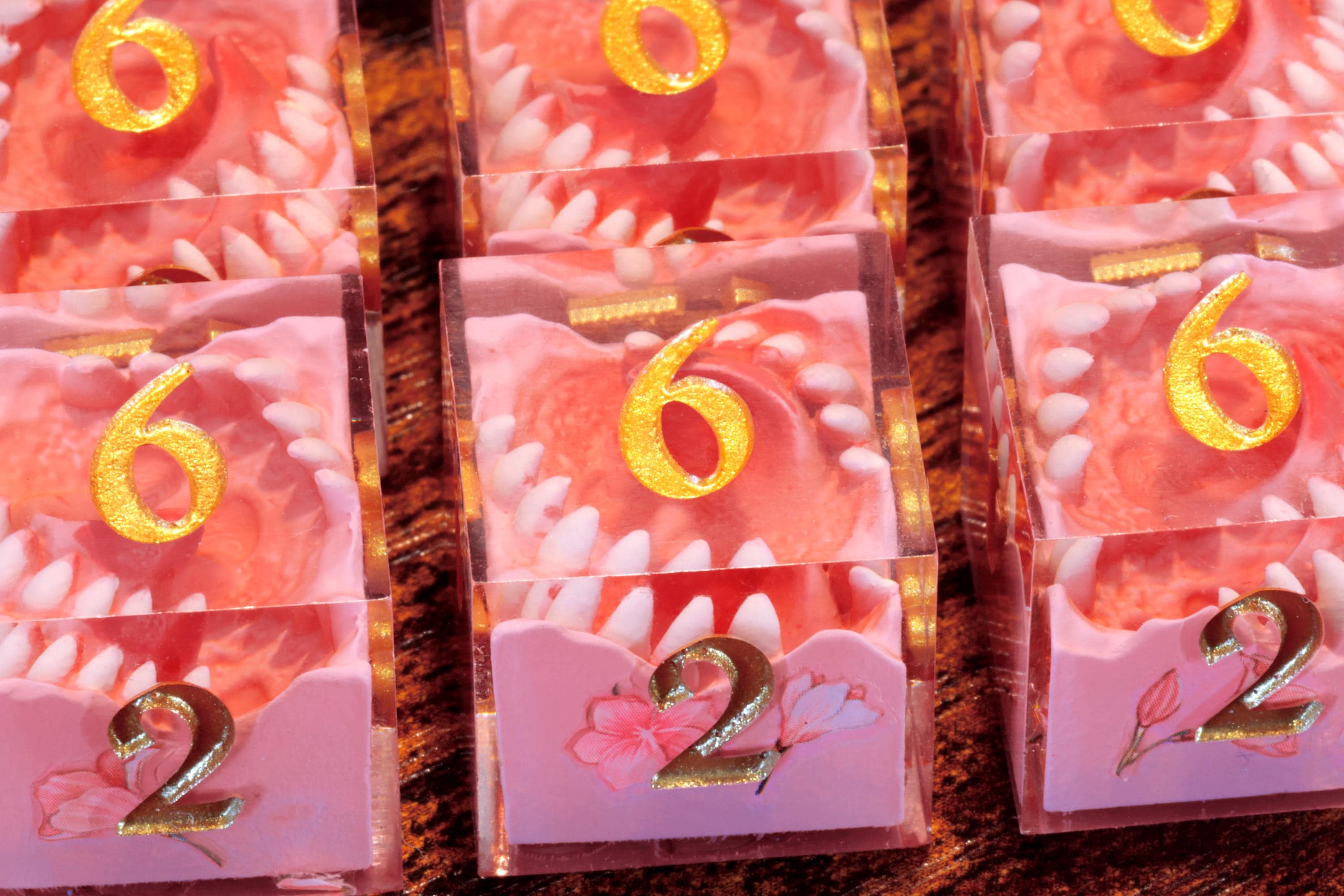 Sakura Mimic D6 Dice – Sharp Edge Floral Resin Dice - The Wizard's Vault