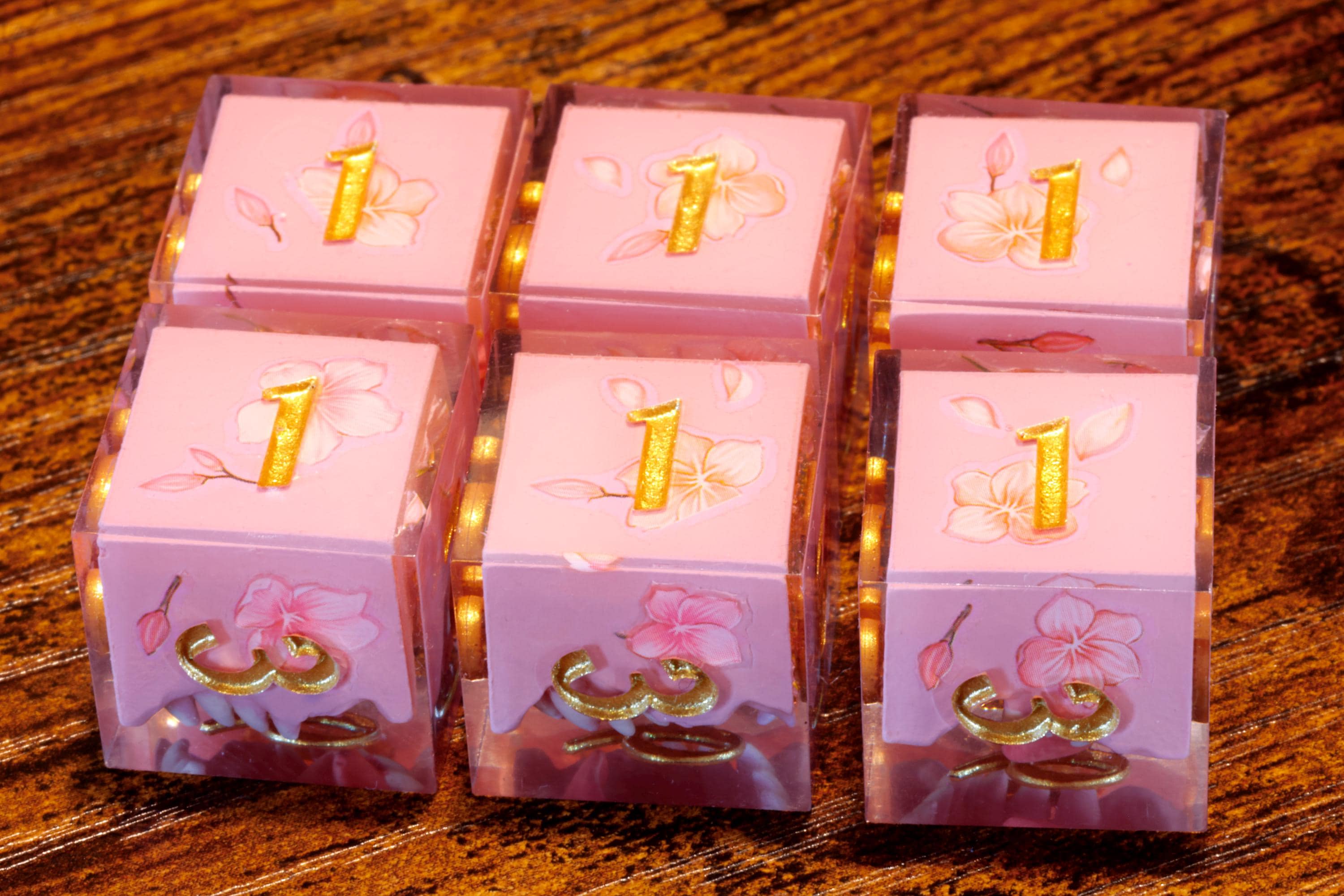 Sakura Mimic D6 Dice – Sharp Edge Floral Resin Dice - The Wizard's Vault