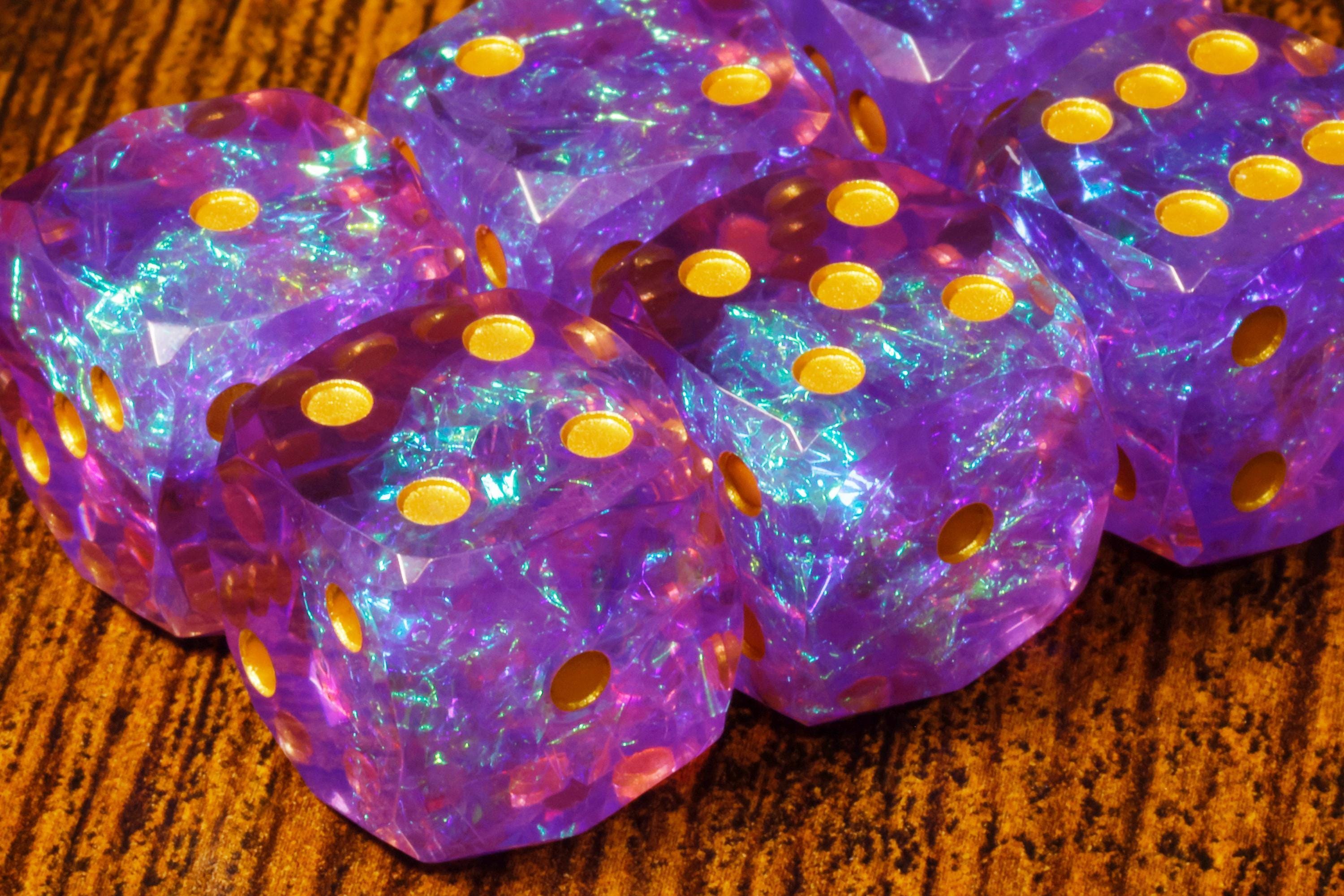 Glimmerveil Opal purple sharp-edge PIP D6 dice