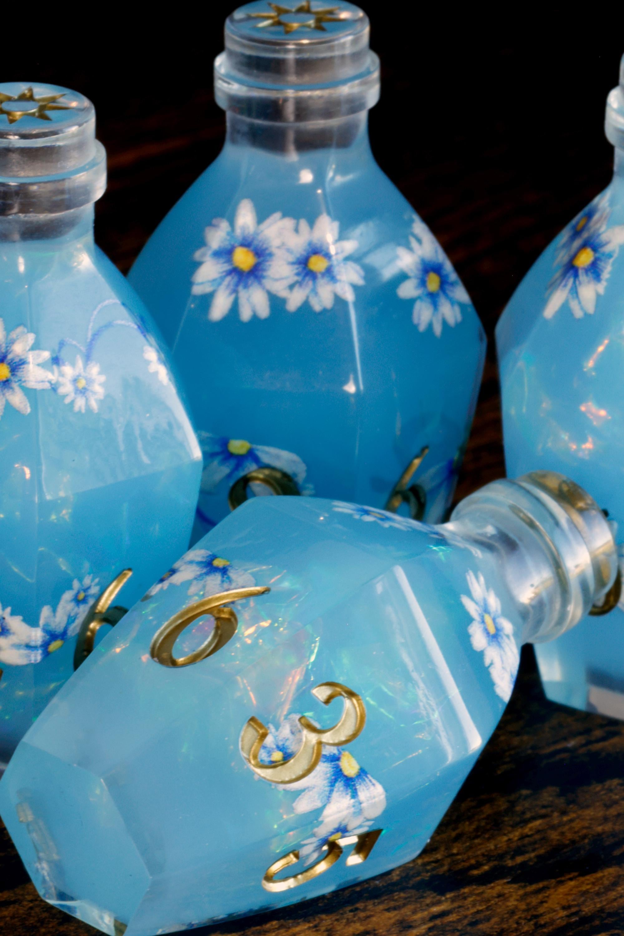 Celestial Daisies D6 Potion Dice - Sharp-Edged Floral - The Wizard's Vault