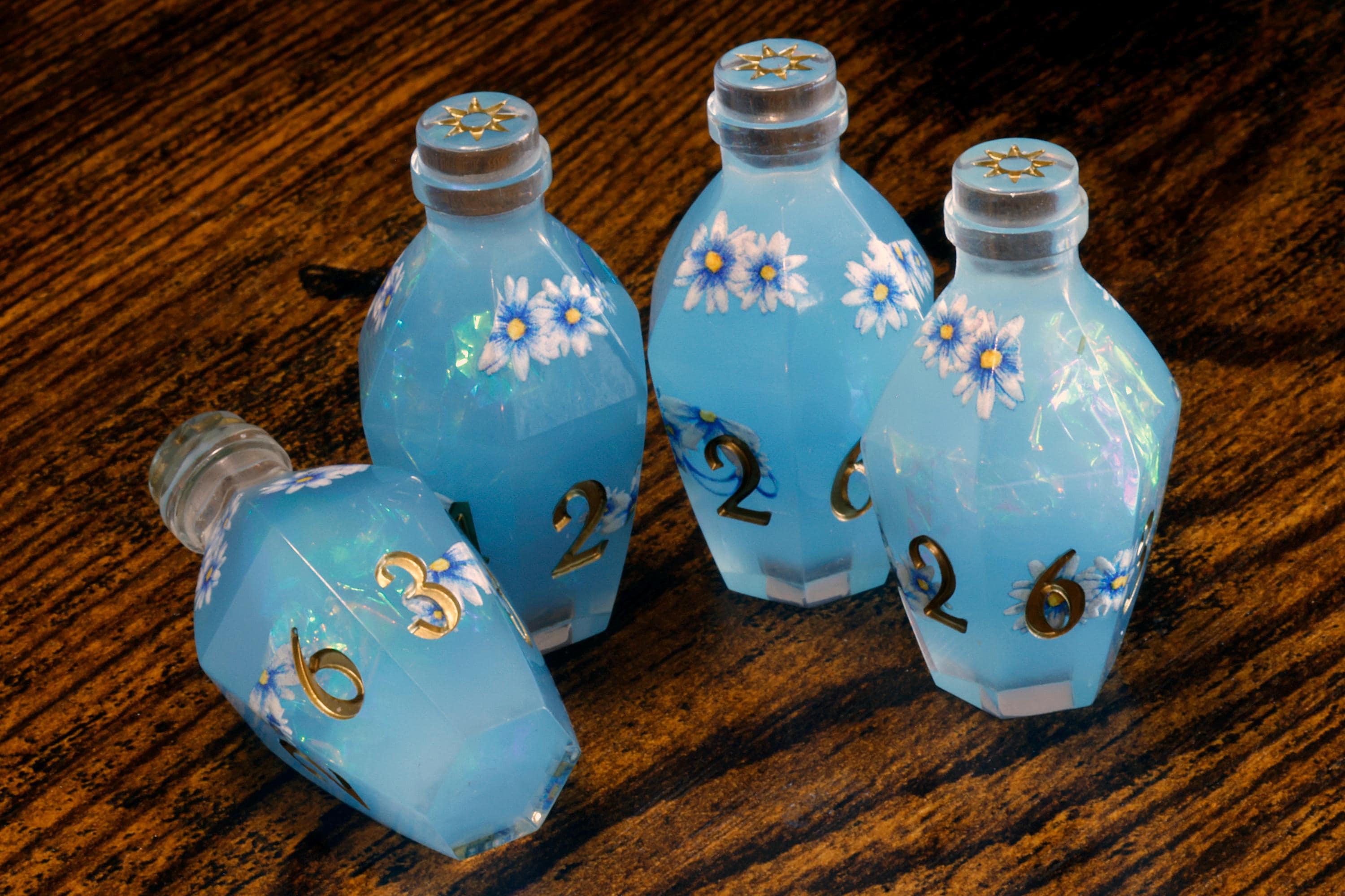 Celestial Daisies D6 Potion Dice - Sharp-Edged Floral - The Wizard's Vault