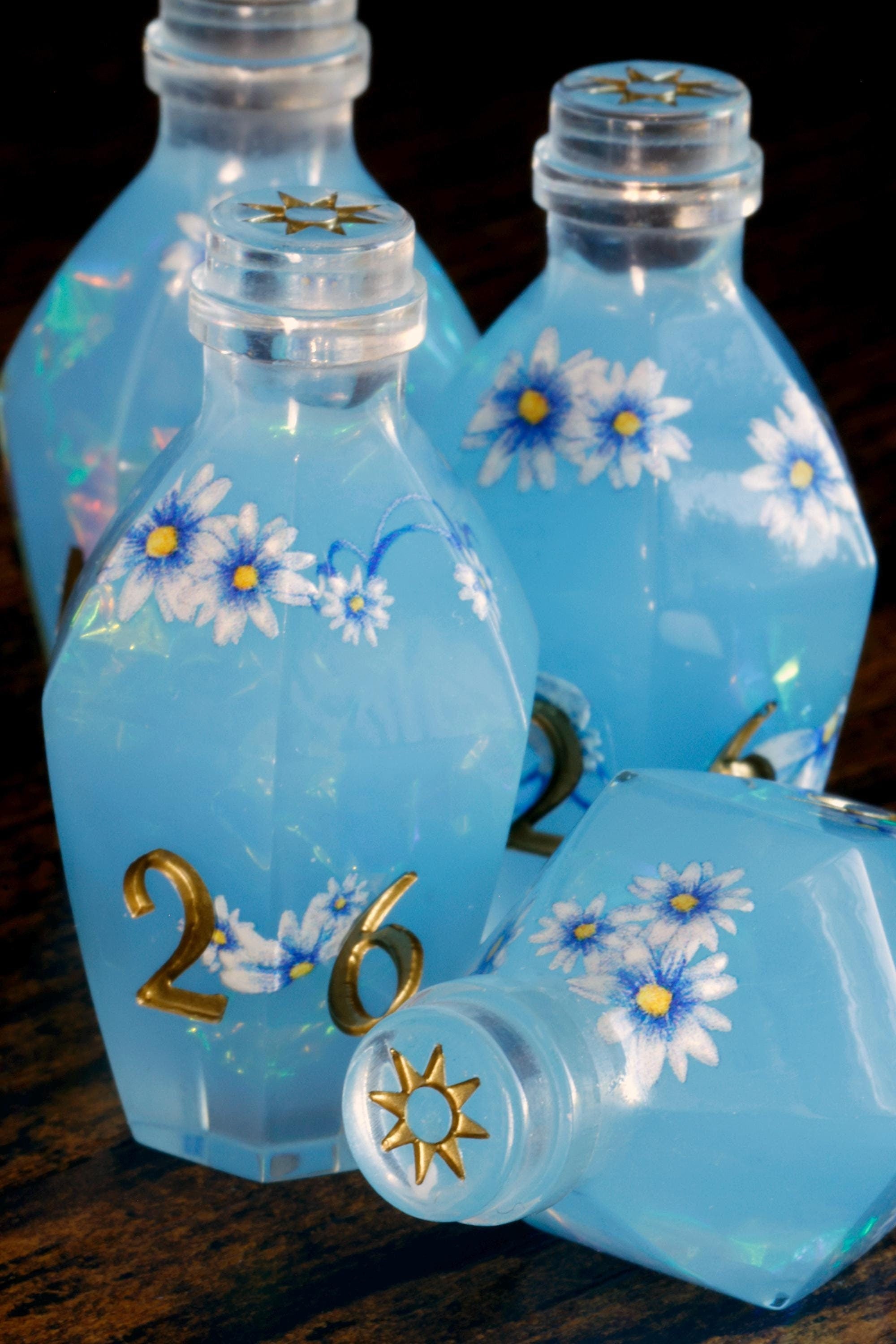 Celestial Daisies D6 Potion Dice - Sharp-Edged Floral - The Wizard's Vault