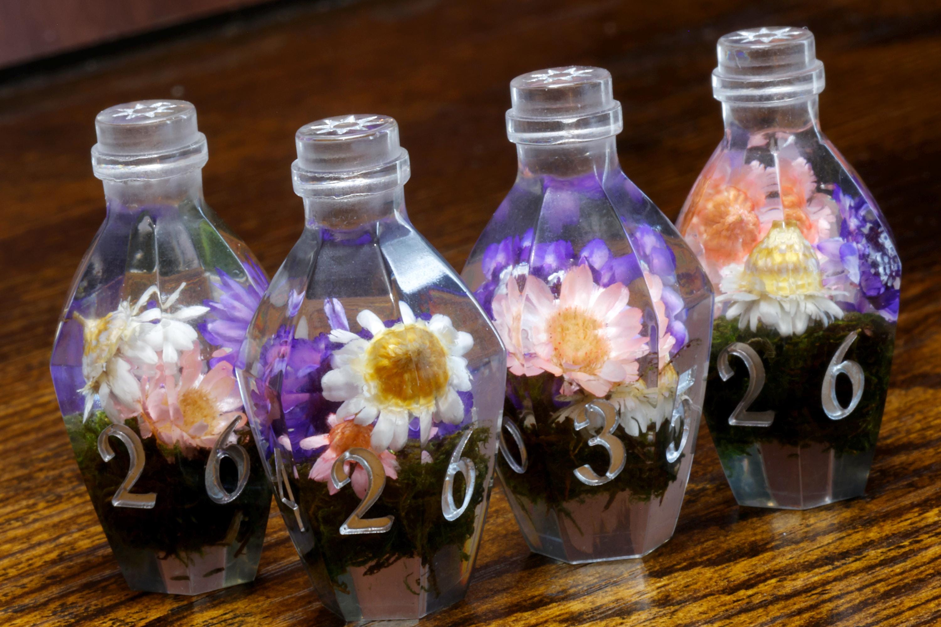 Floral Elixir D6 Potion Dice - Sharp-Edged Floral - The Wizard's Vault