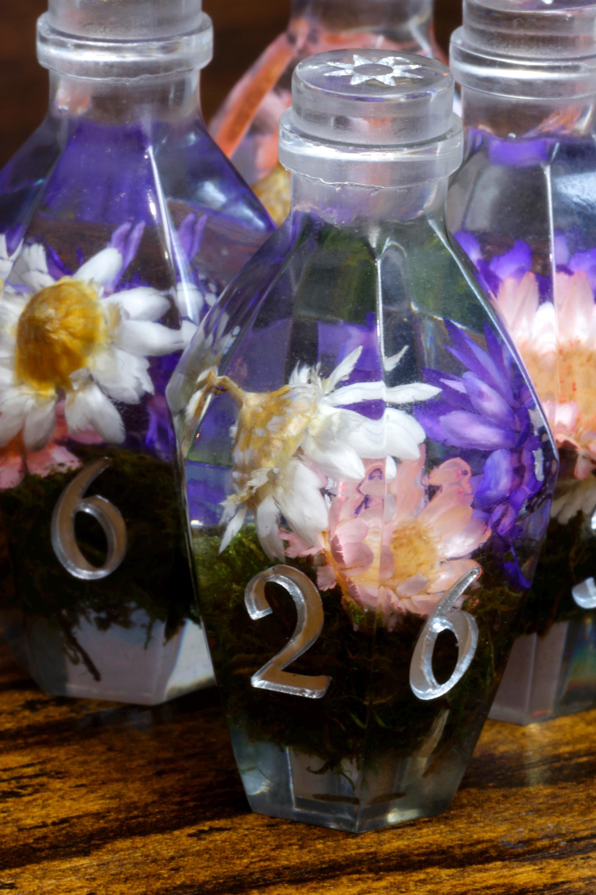 Floral Elixir D6 Potion Dice - Sharp-Edged Floral - The Wizard's Vault