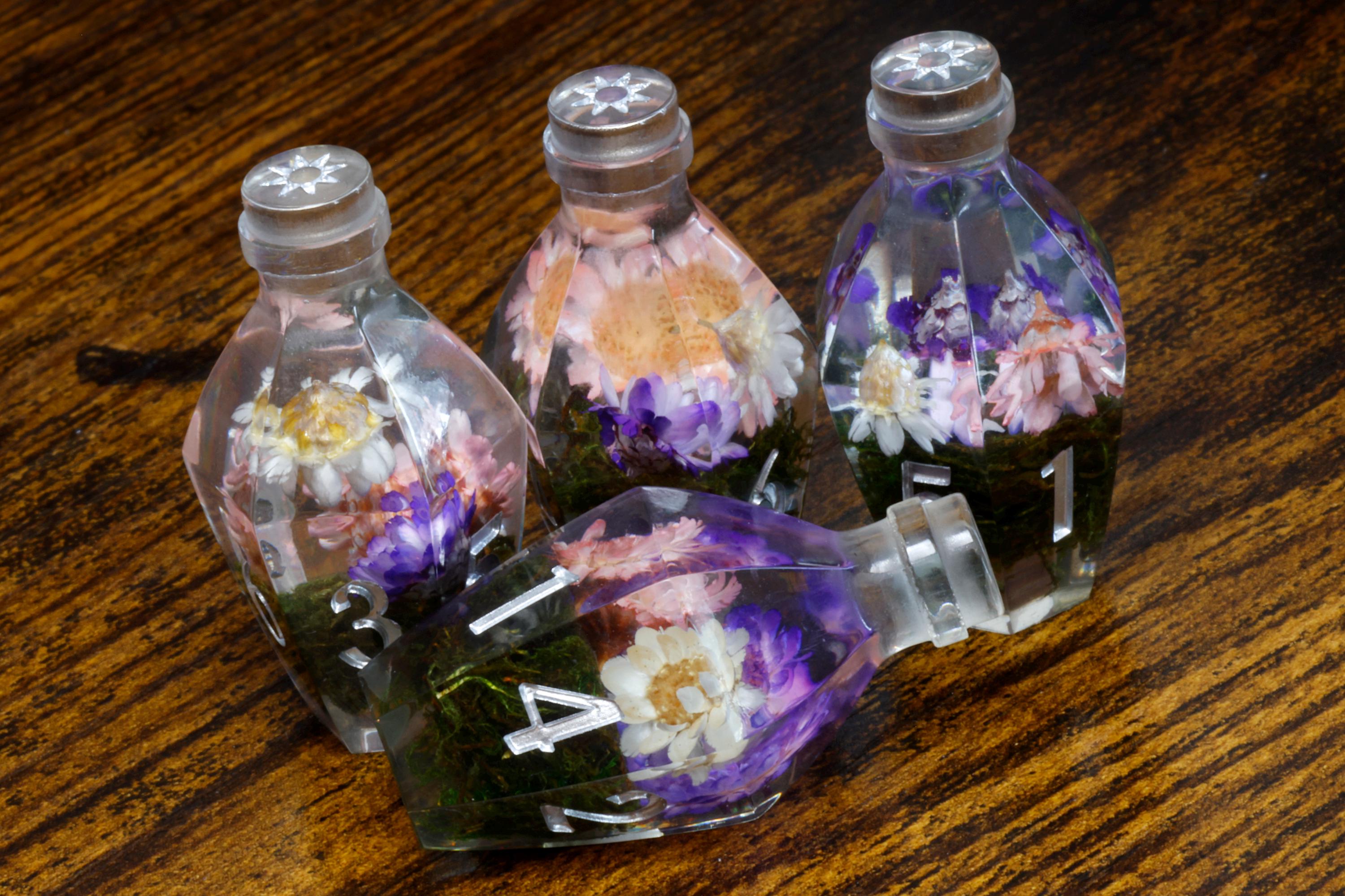 Floral Elixir D6 Potion Dice - Sharp-Edged Floral - The Wizard's Vault