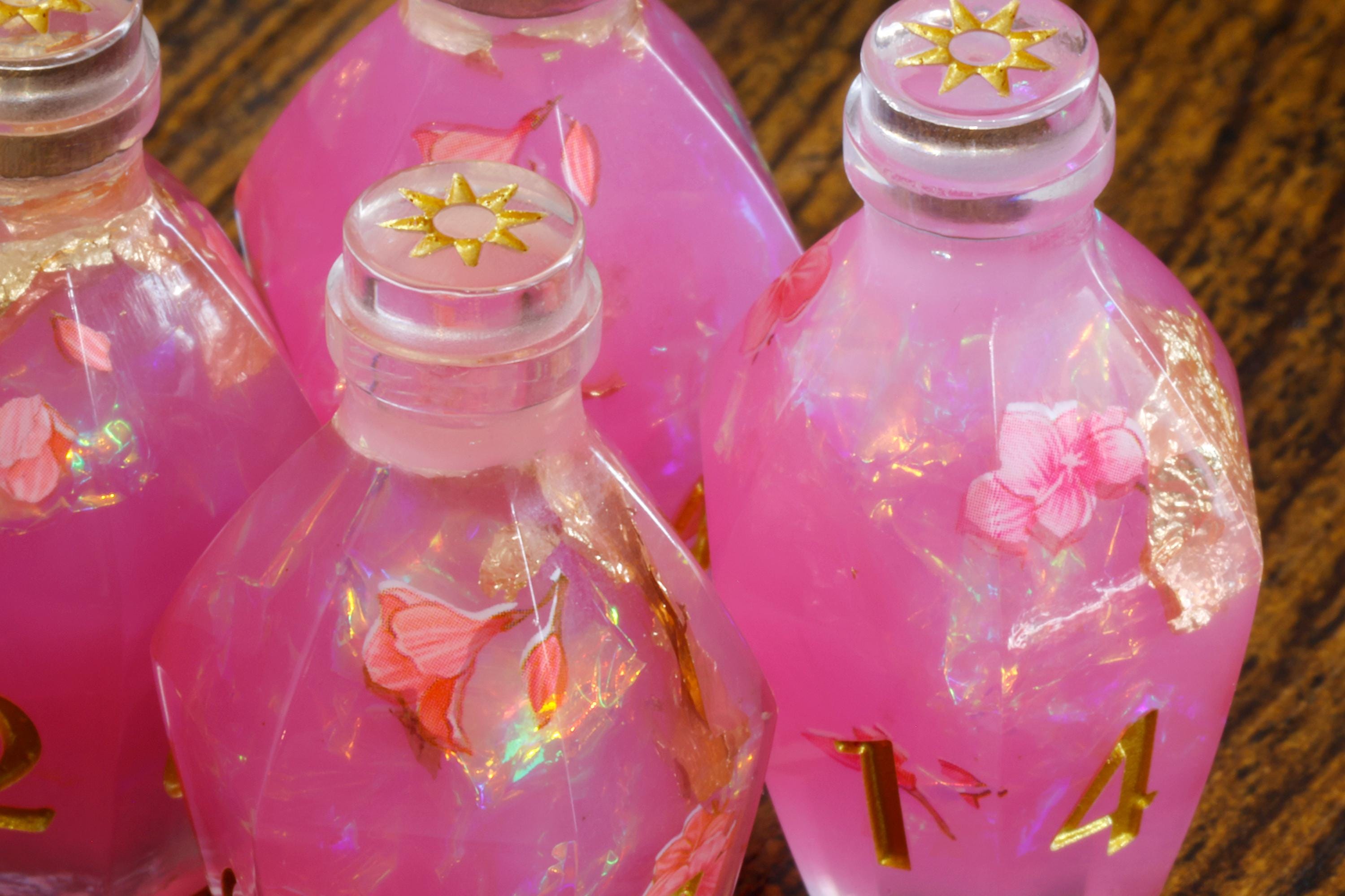 Hibiscus Dream Elixir D6 Potion Dice - Sharp-Edged Floral - The Wizard's Vault