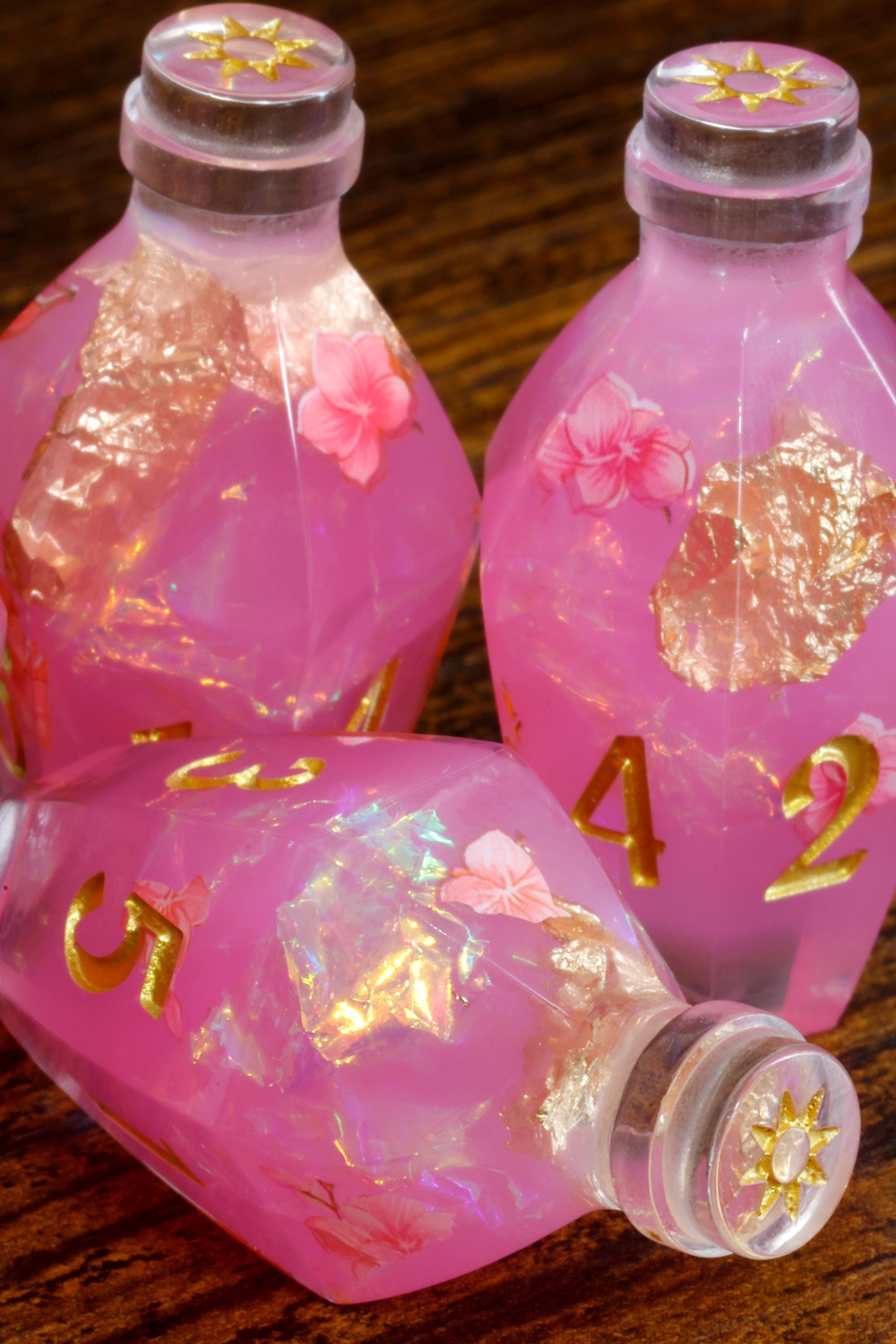 Hibiscus Dream Elixir D6 Potion Dice - Sharp-Edged Floral - The Wizard's Vault