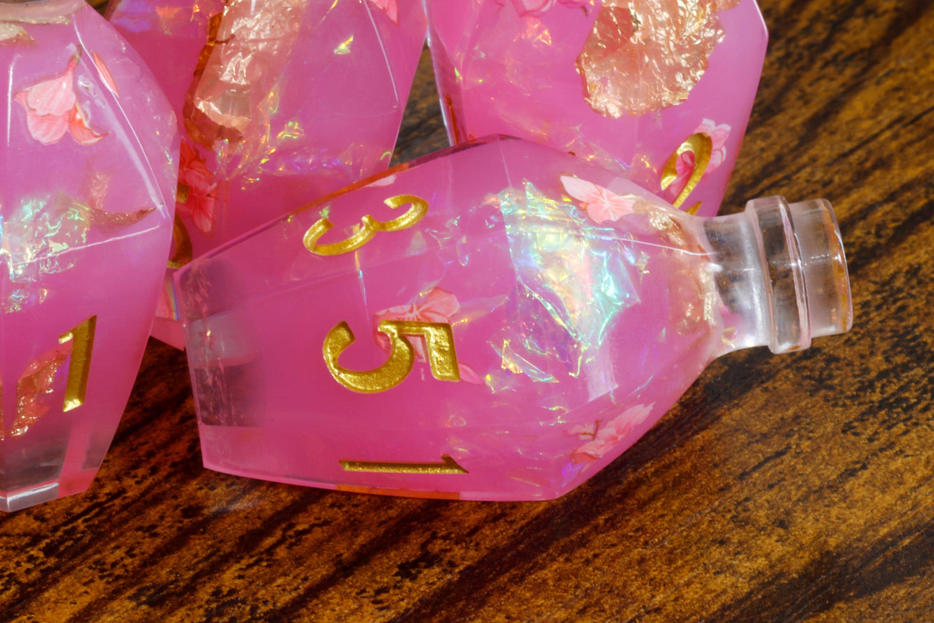 Hibiscus Dream Elixir D6 Potion Dice - Sharp-Edged Floral - The Wizard's Vault