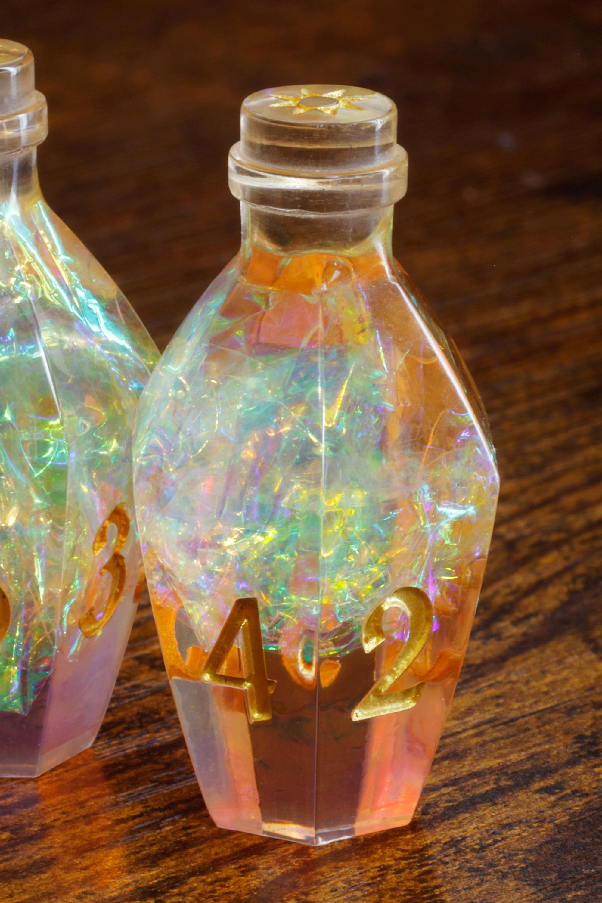 Sunfire Elixir D6 Potion Dice - Holographic Foil - The Wizard's Vault