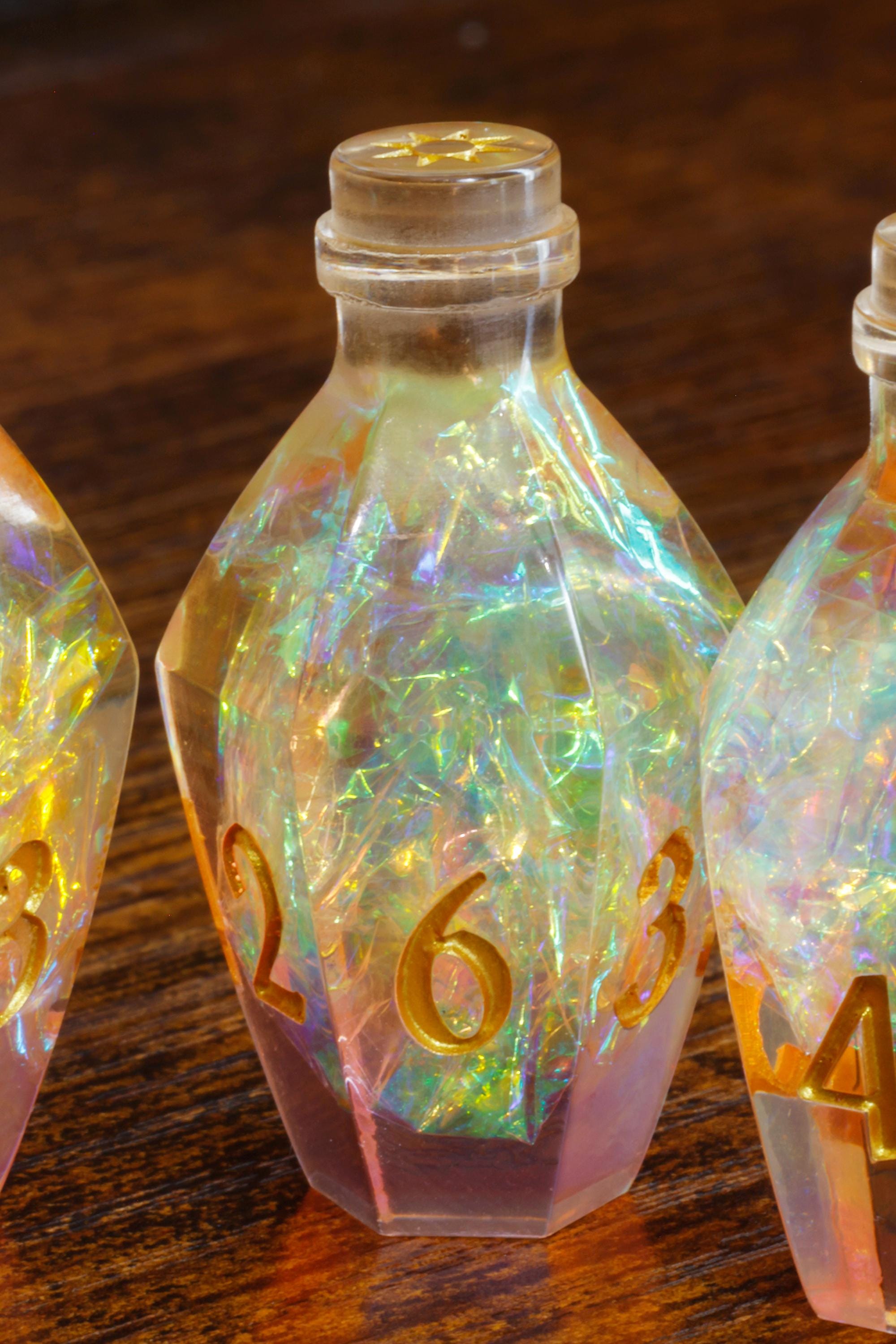 Sunfire Elixir D6 Potion Dice - Holographic Foil - The Wizard's Vault