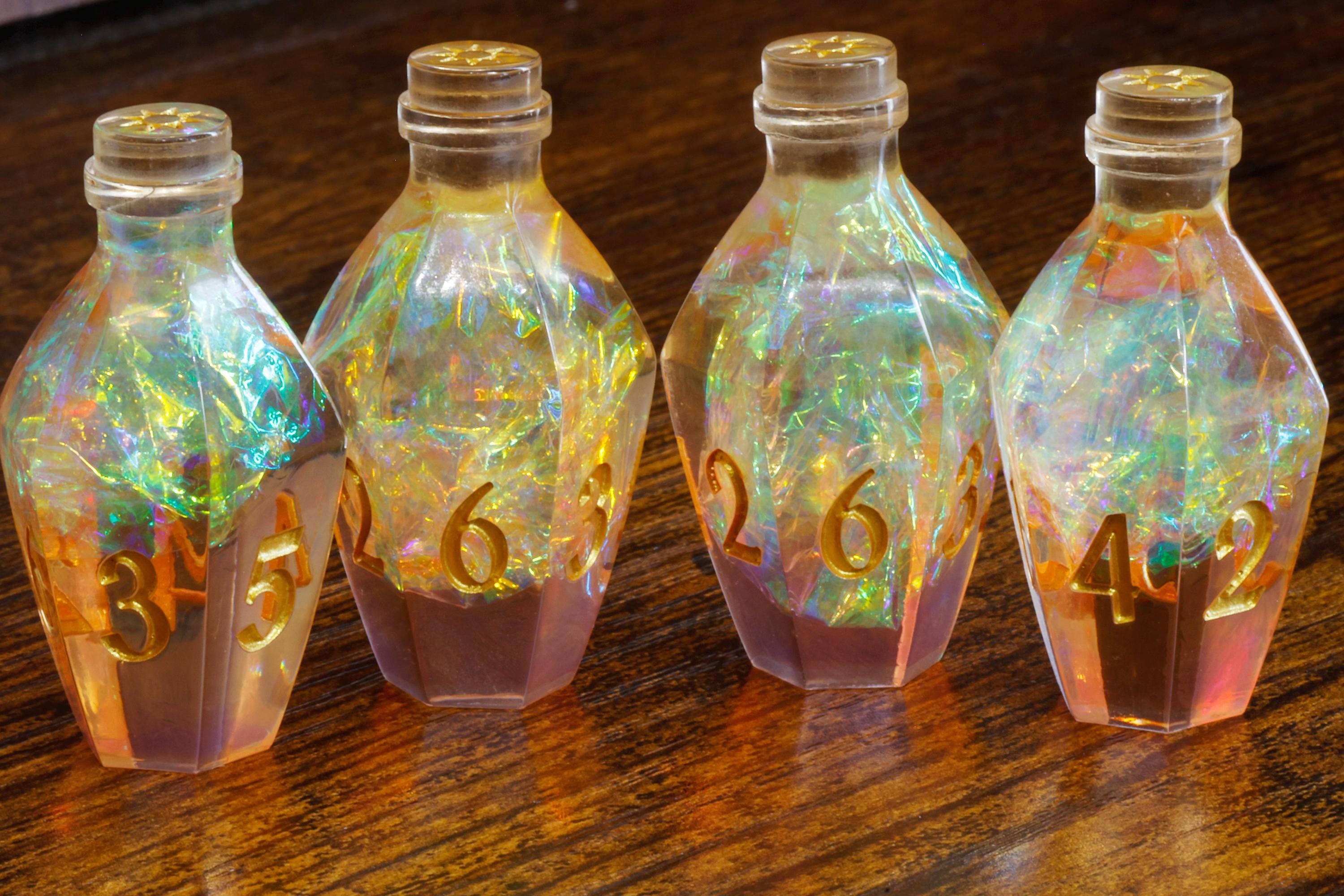 Sunfire Elixir D6 Potion Dice - Holographic Foil - The Wizard's Vault