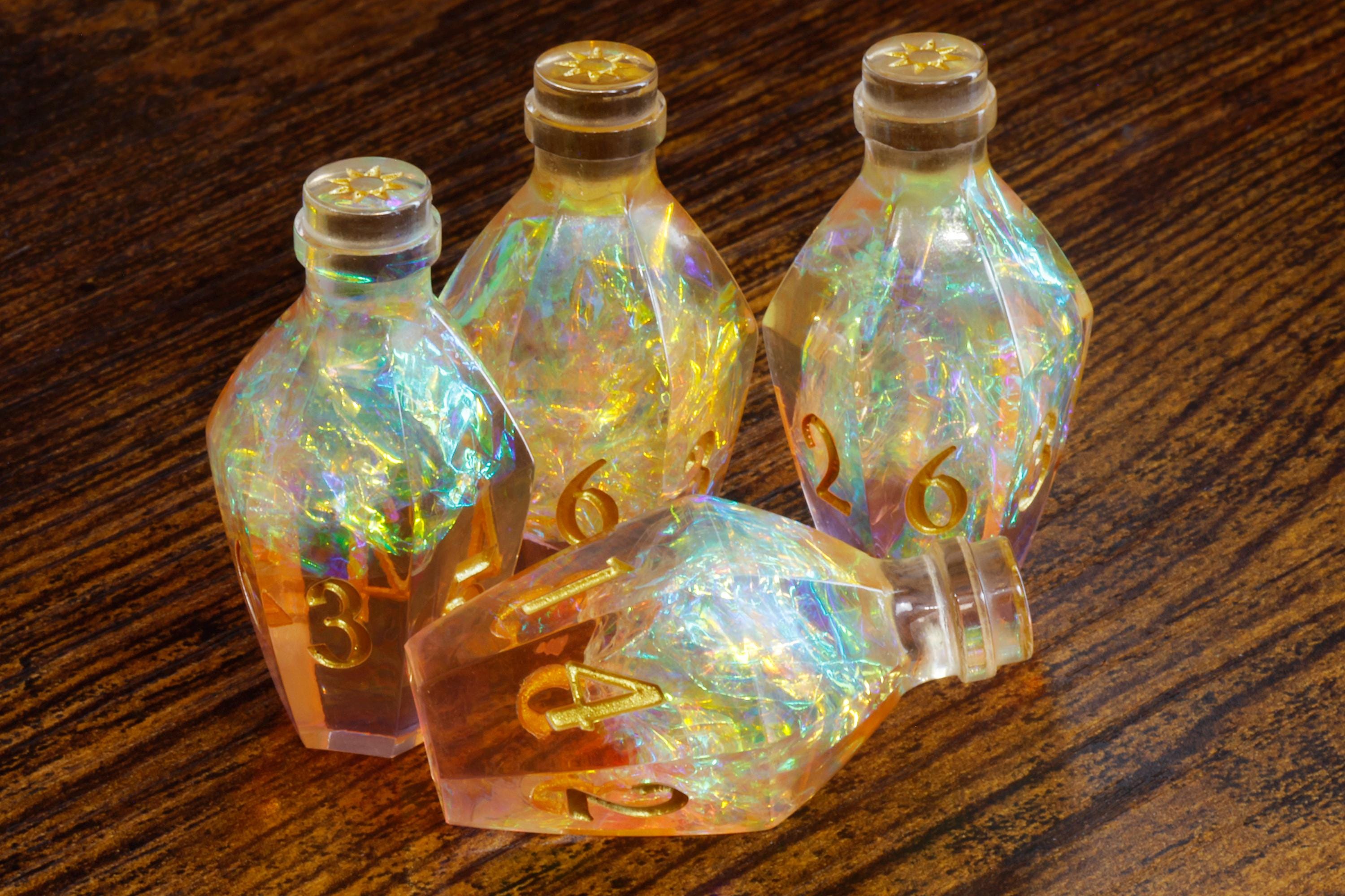 Sunfire Elixir D6 Potion Dice - Holographic Foil - The Wizard's Vault