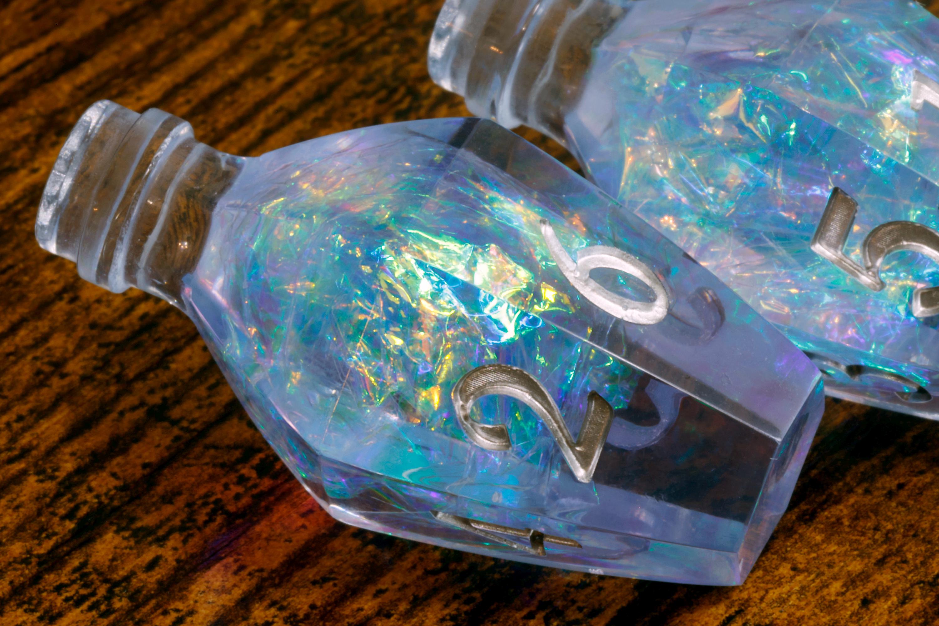 Frostfire Elixir D6 Potion Dice - Holographic Foil - The Wizard's Vault