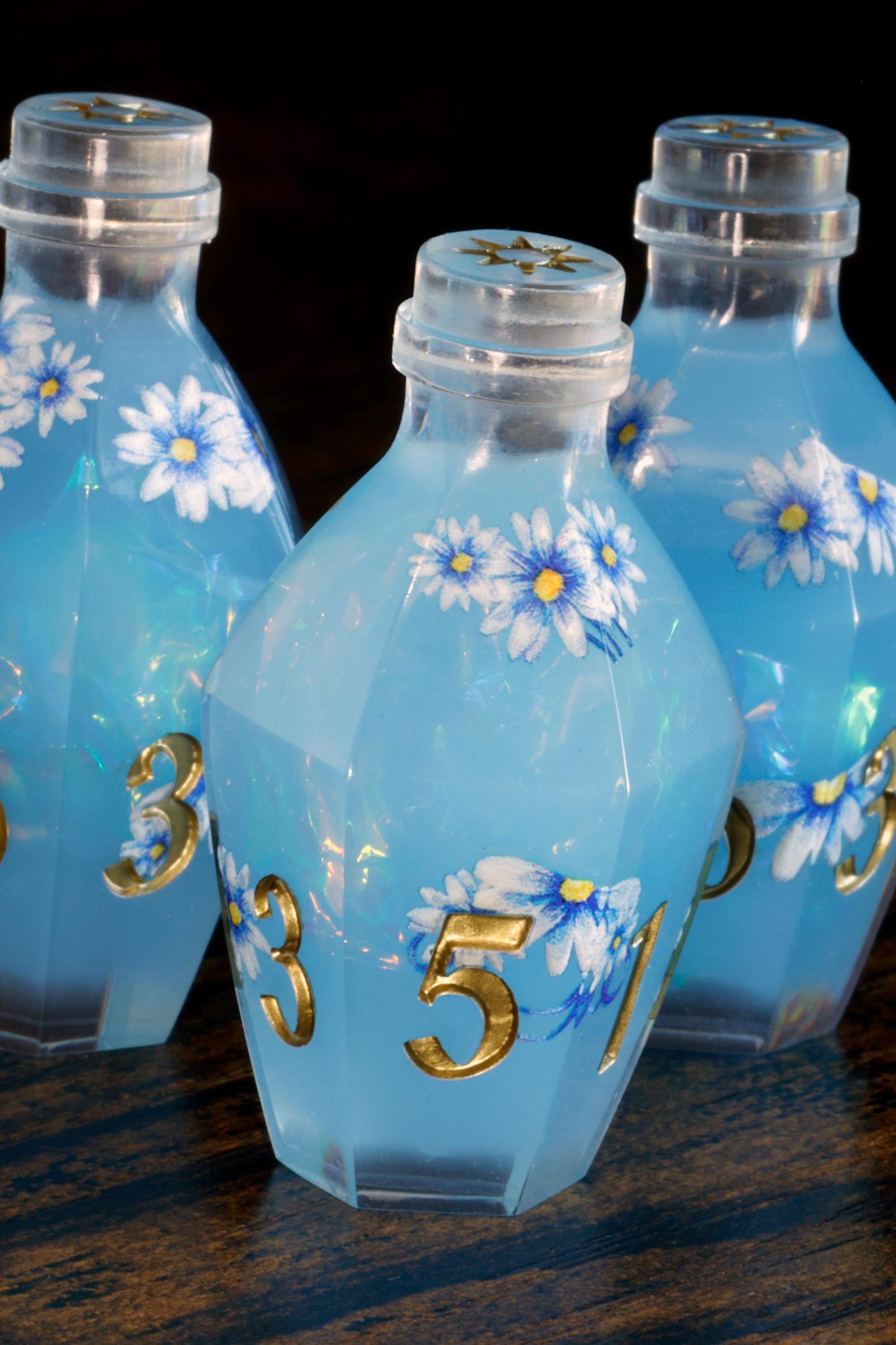 Celestial Daisies D6 Potion Dice - Sharp-Edged Floral - The Wizard's Vault