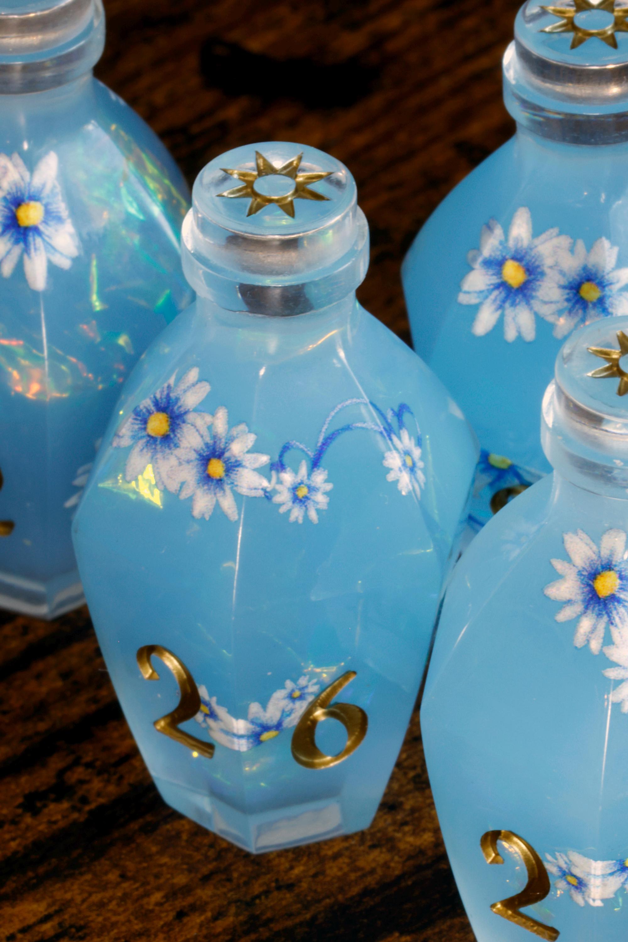 Celestial Daisies D6 Potion Dice - Sharp-Edged Floral - The Wizard's Vault