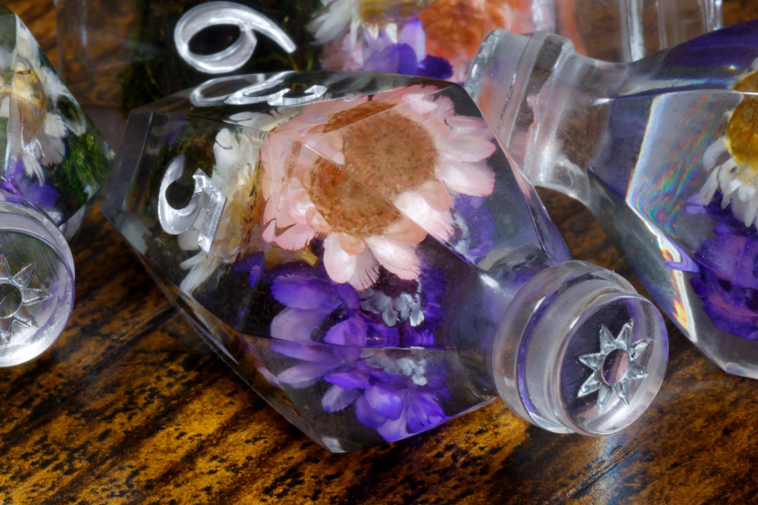 Floral Elixir D6 Potion Dice - Sharp-Edged Floral - The Wizard's Vault
