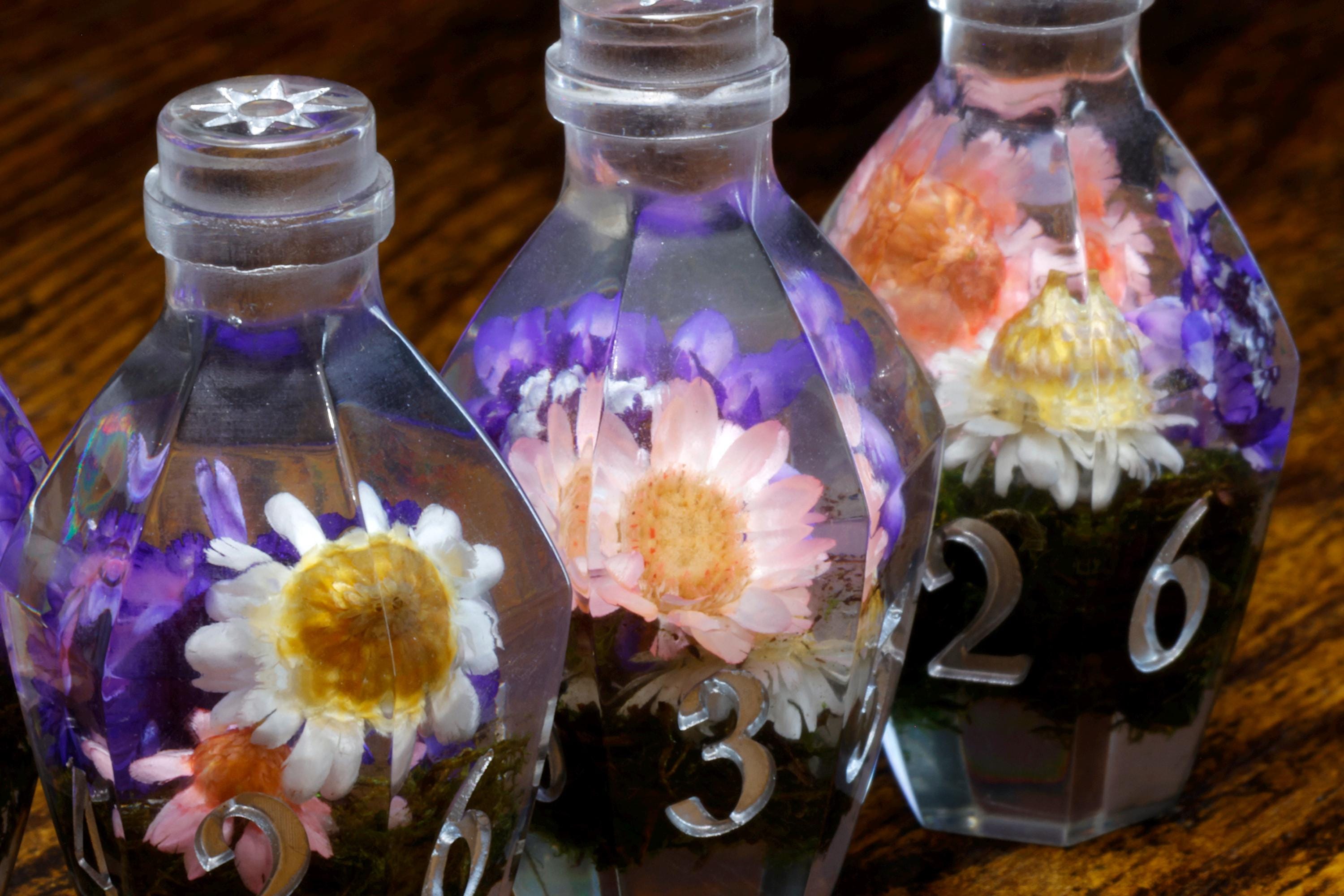 Floral Elixir D6 Potion Dice - Sharp-Edged Floral - The Wizard's Vault