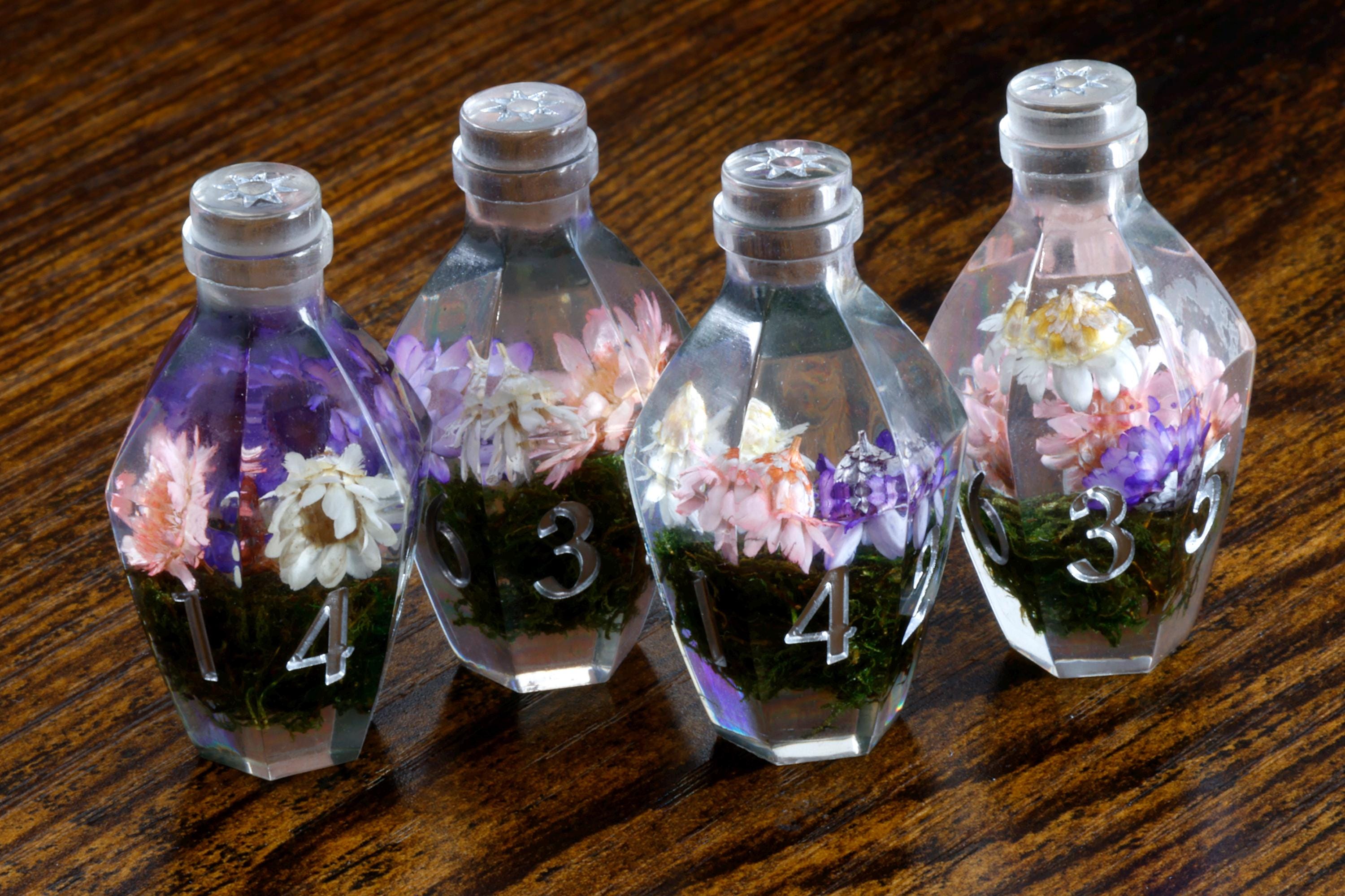 Floral Elixir D6 Potion Dice - Sharp-Edged Floral - The Wizard's Vault