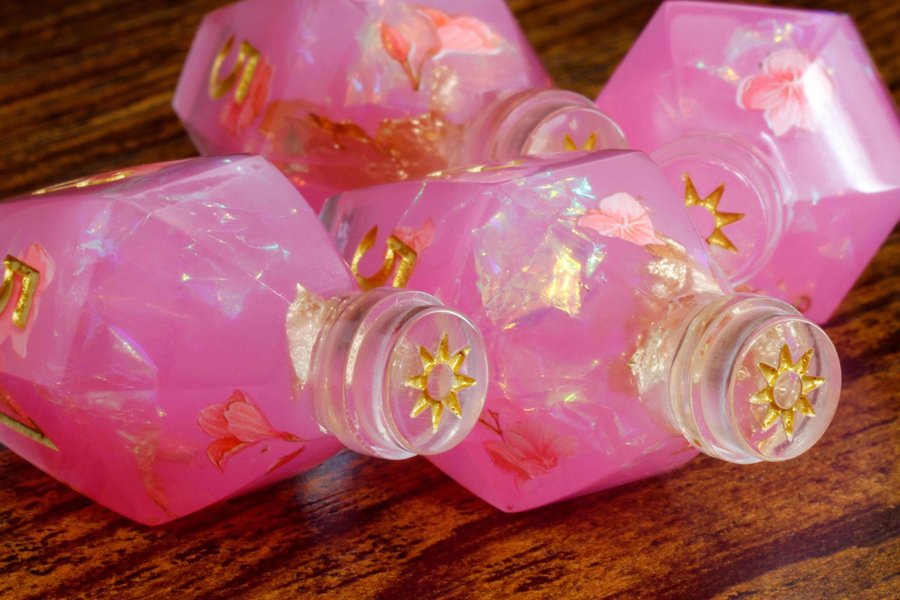 Hibiscus Dream Elixir D6 Potion Dice - Sharp-Edged Floral - The Wizard's Vault