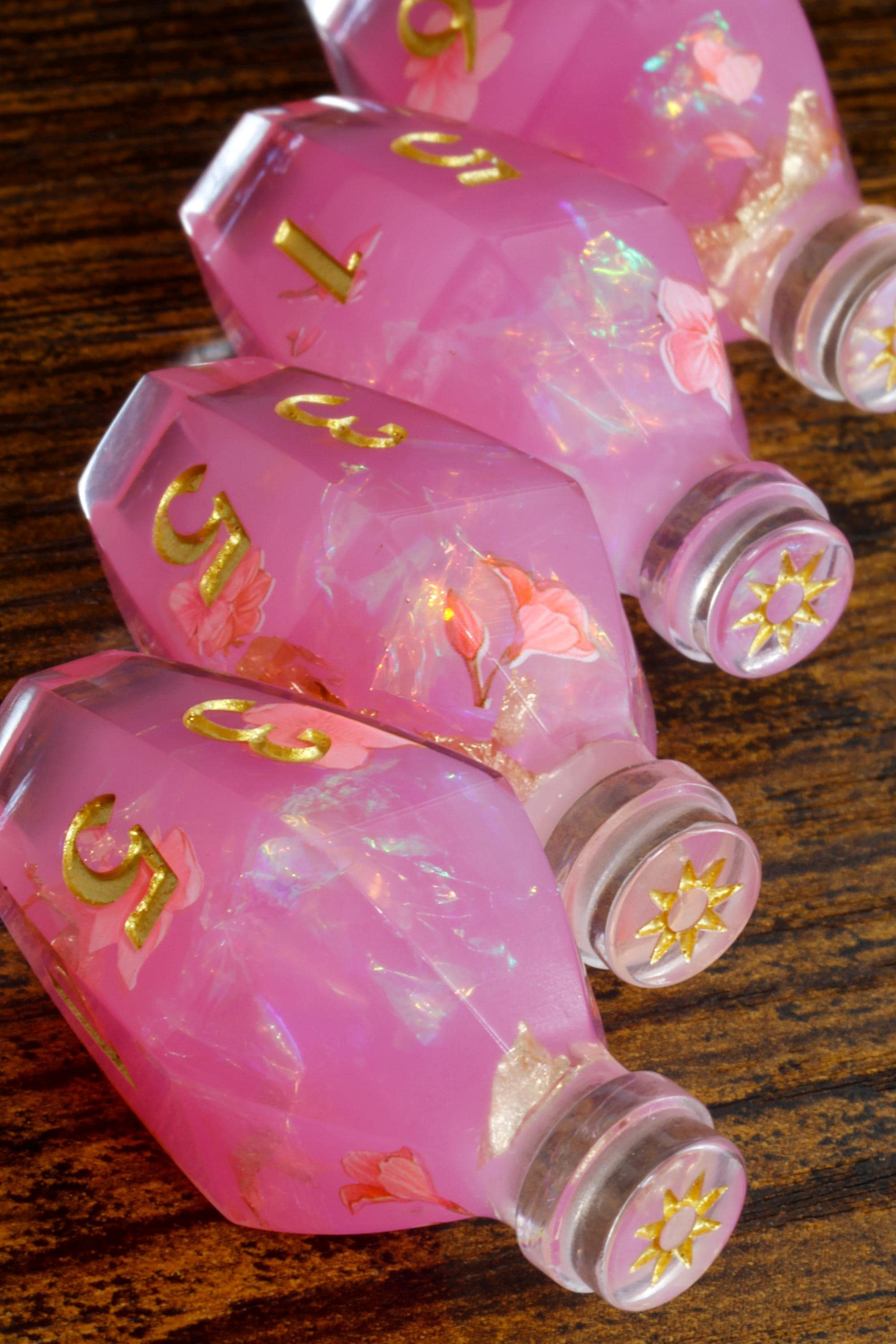 Hibiscus Dream Elixir D6 Potion Dice - Sharp-Edged Floral - The Wizard's Vault