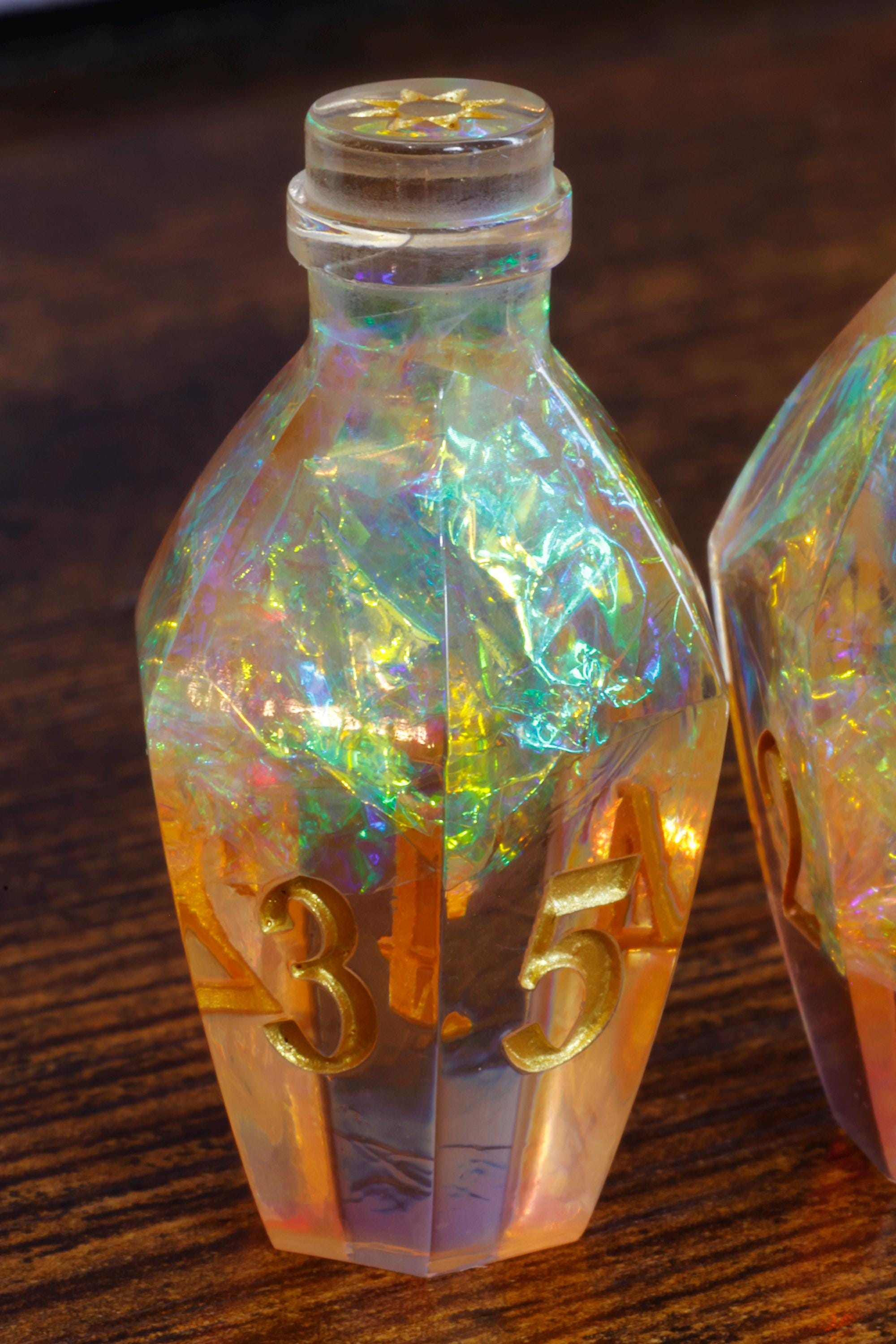 Sunfire Elixir D6 Potion Dice - Holographic Foil - The Wizard's Vault