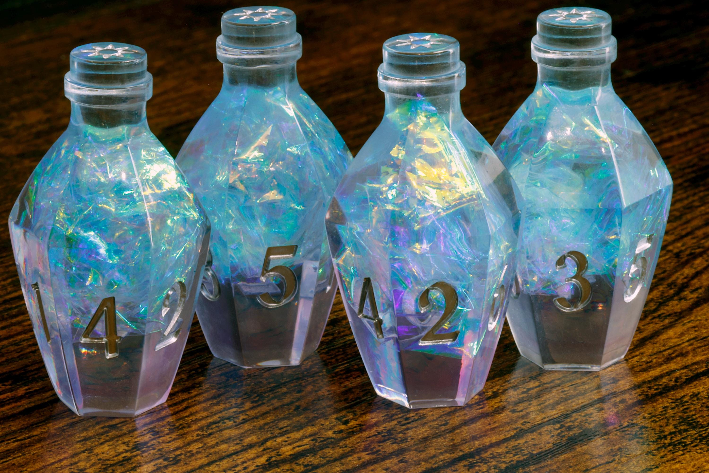 Frostfire Elixir D6 Potion Dice - Holographic Foil - The Wizard's Vault