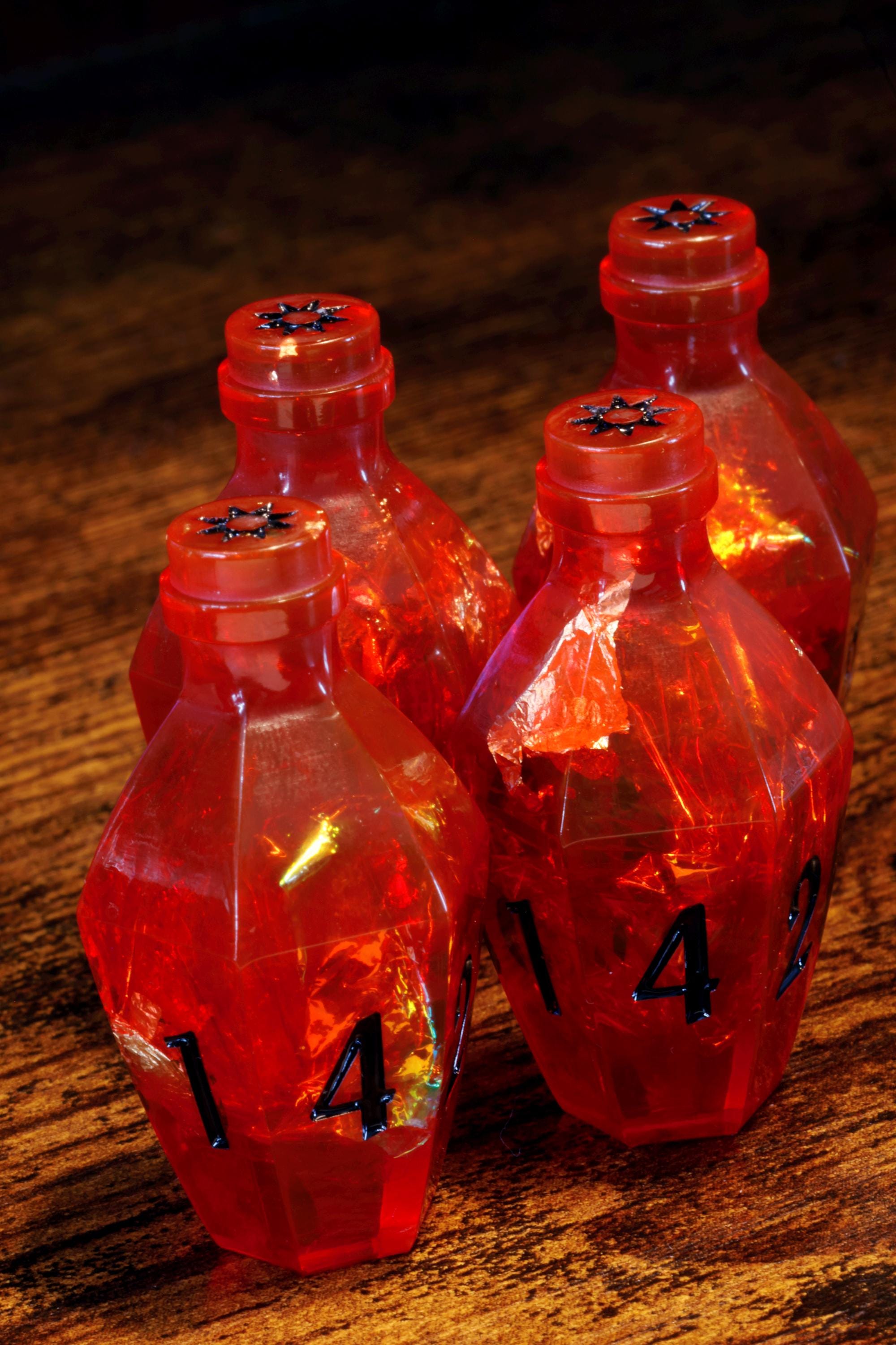 Vampire's Kiss Elixir D6 Potion Dice – Red with Holographic Foil and Gold Flakes