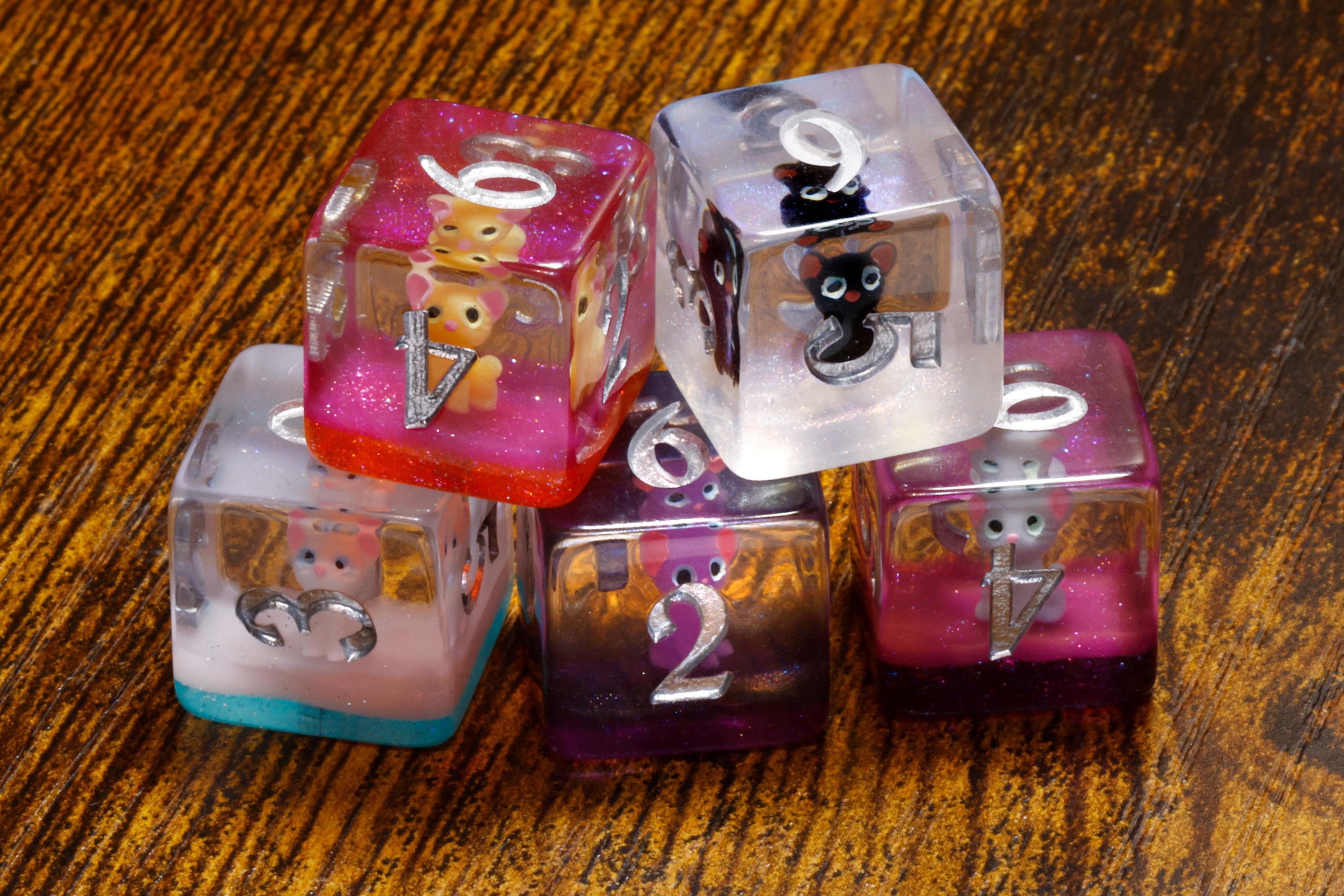 Mixed Cat D6 Dice – Cat Inclusions