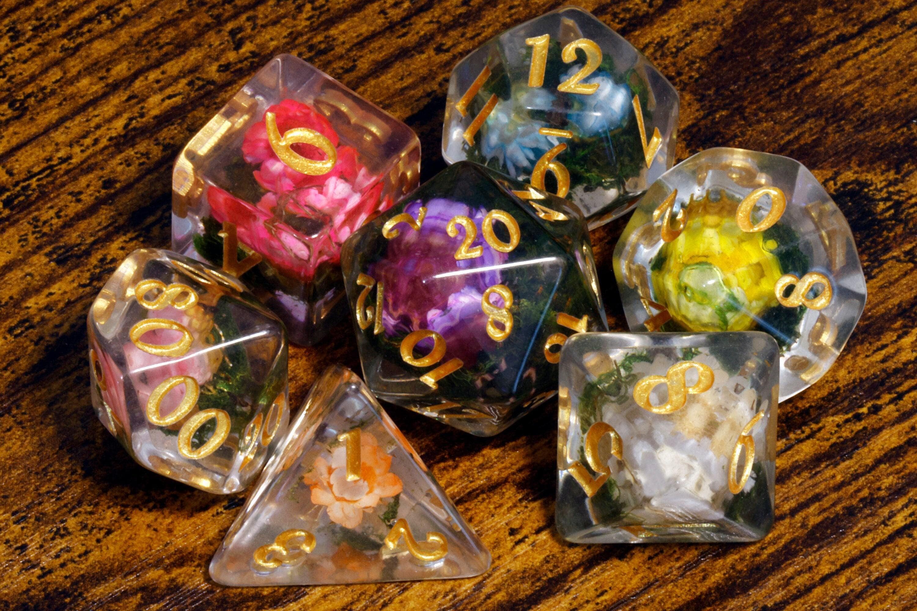 Chromatic Garden 11-Piece Dice Set – Multicolored Flowers with Gold Font, Real Flowers and Moss
