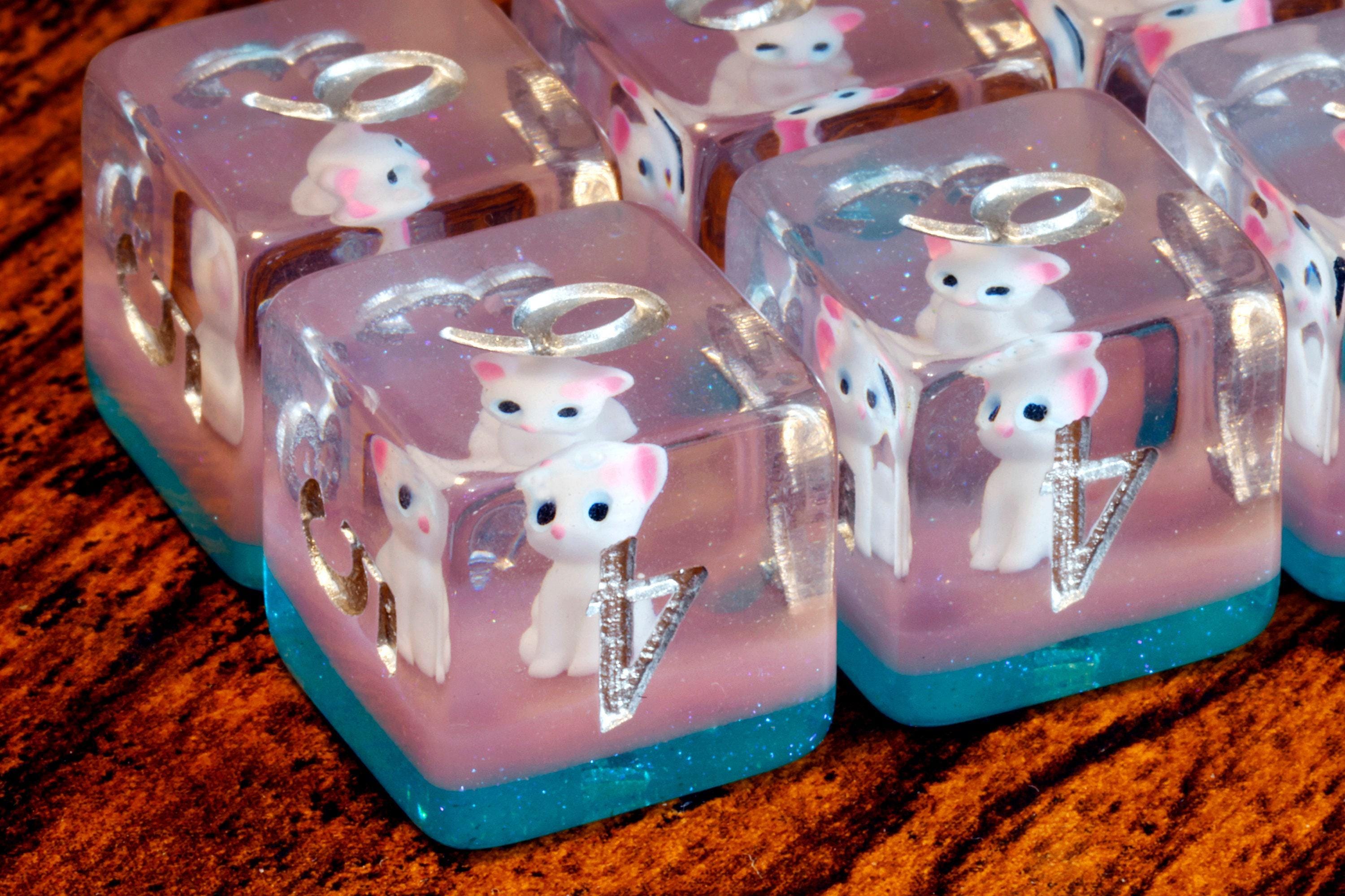 White Cat D6 Dice – White Cat on a Blue and Pink Layer