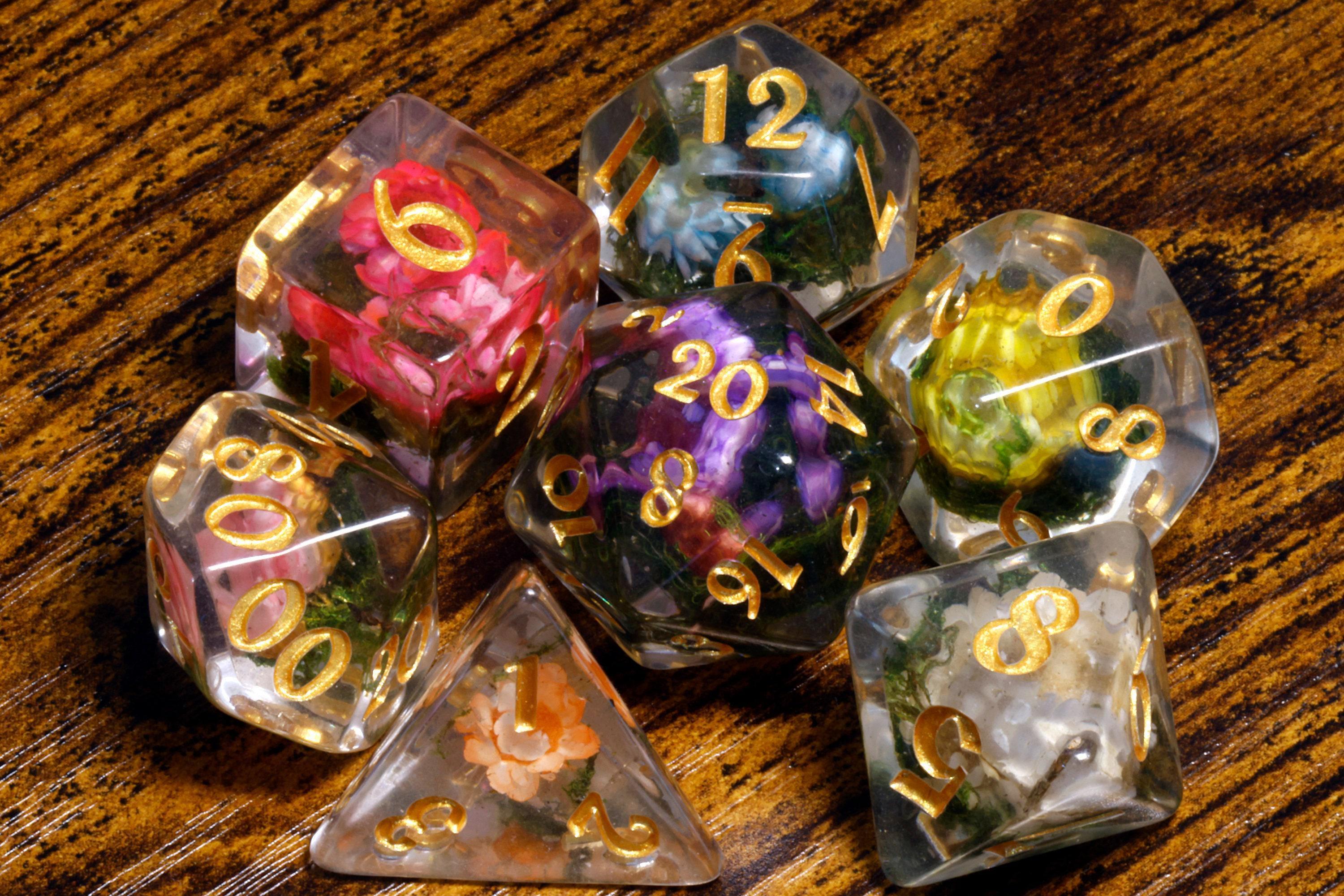 Chromatic Garden 11-Piece Dice Set – Multicolored Flowers with Gold Font, Real Flowers and Moss