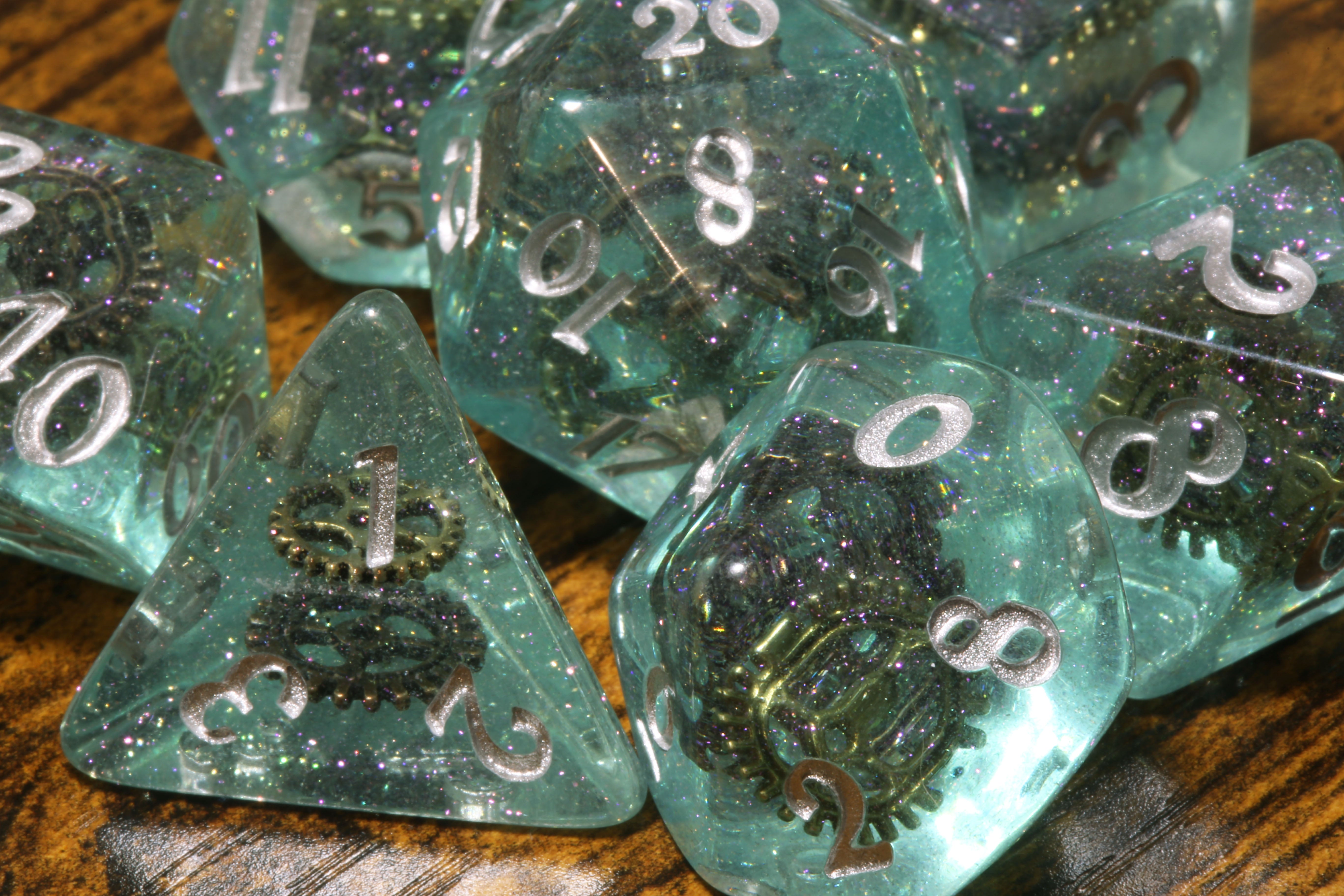 Sunken Artifact - Dice with gears - Silver Font - The Wizard's Vault