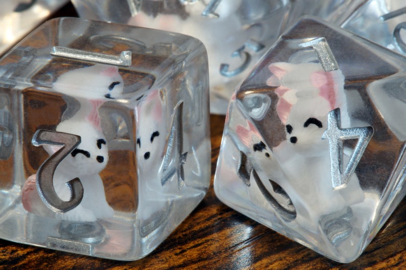 Fox Family dice set, 8 pieces set, includes large 33mm Mama fox D20 - The Wizard's Vault