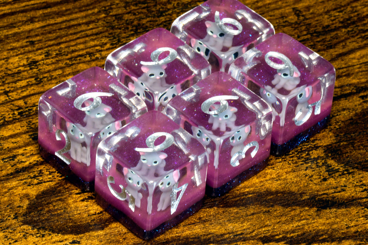 Lucky Whiskers D6 dice, Light grey cat - The Wizard's Vault
