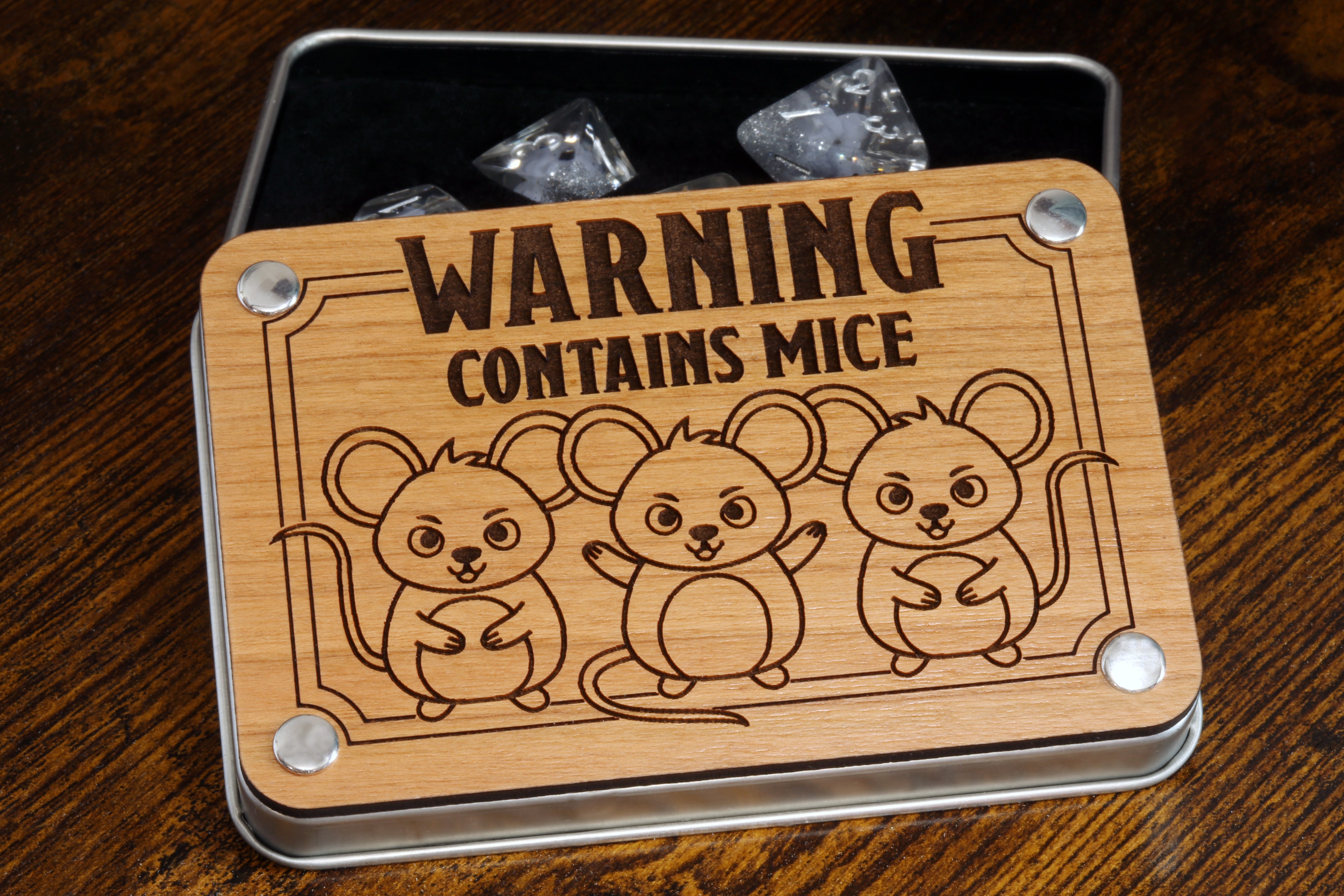 Warning ! Contains mice dice set with metal box