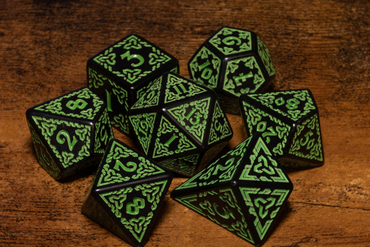 Knotwork 7-Piece Acrylic Dice Set – Black with Green Celtic Engraving