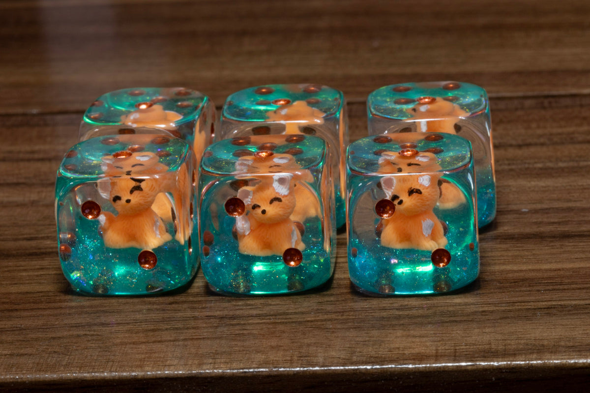 Fox's Cunning PIP D6 dice – fox cub figurines in clear resin on a teal glitter layer