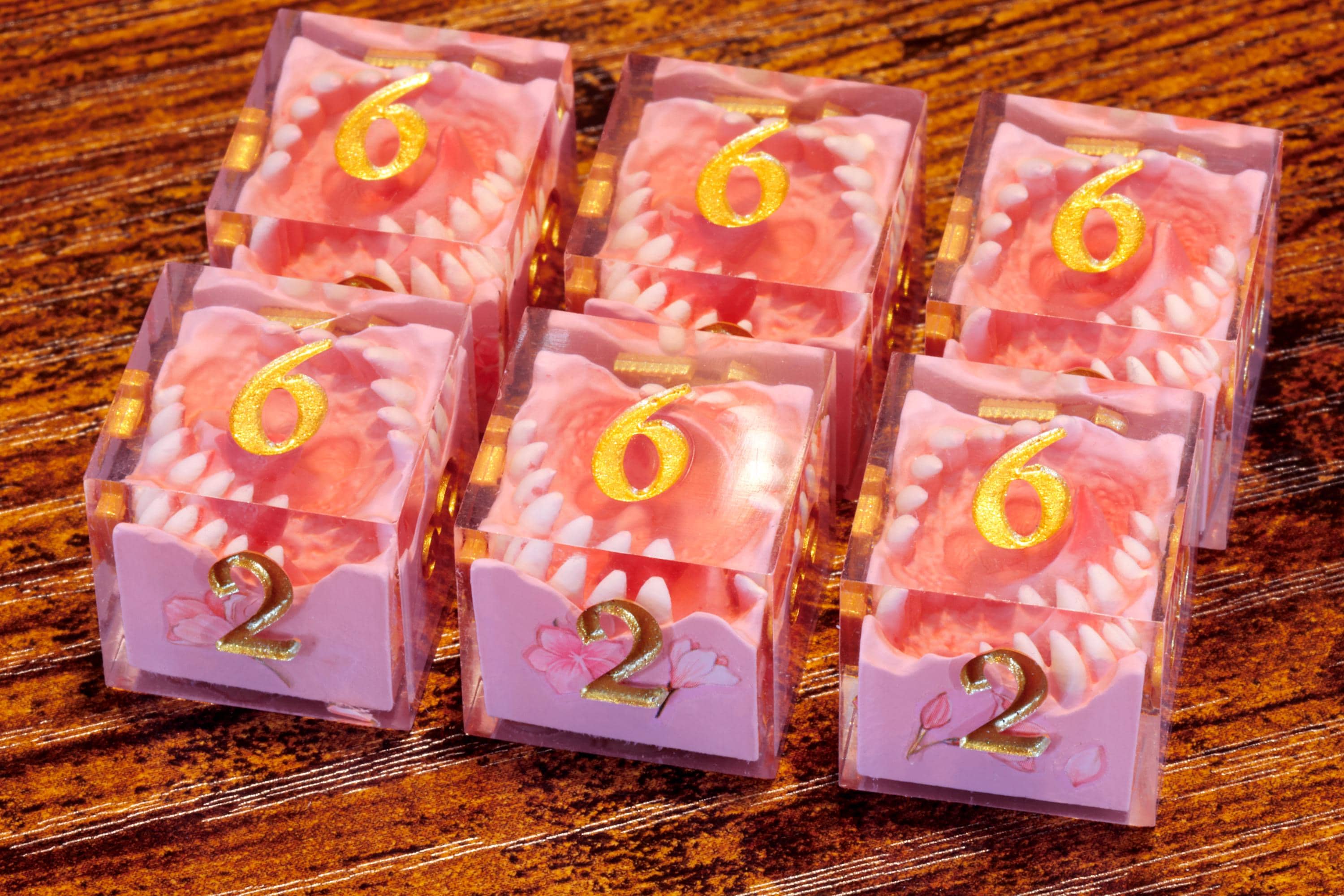 Sakura Mimic D6 Dice – Sharp Edge Floral Resin Dice - The Wizard's Vault