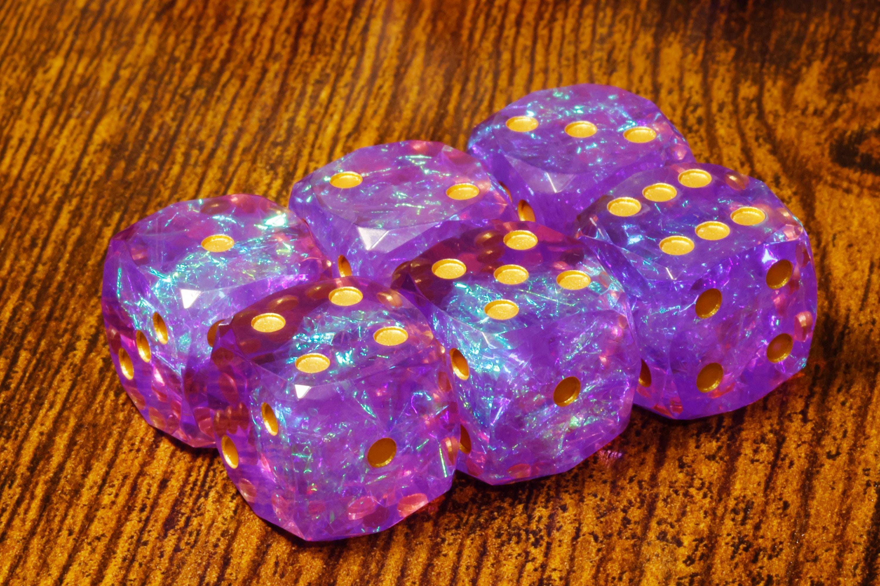 Glimmerveil Opal 17mm sharp-edge D6 dice