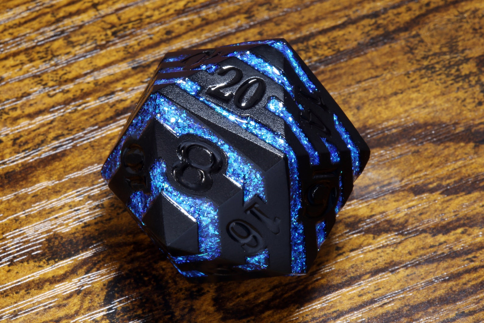 Rift Artifact CHONK D20 Dice - Iridescent blue stripe - The Wizard's Vault