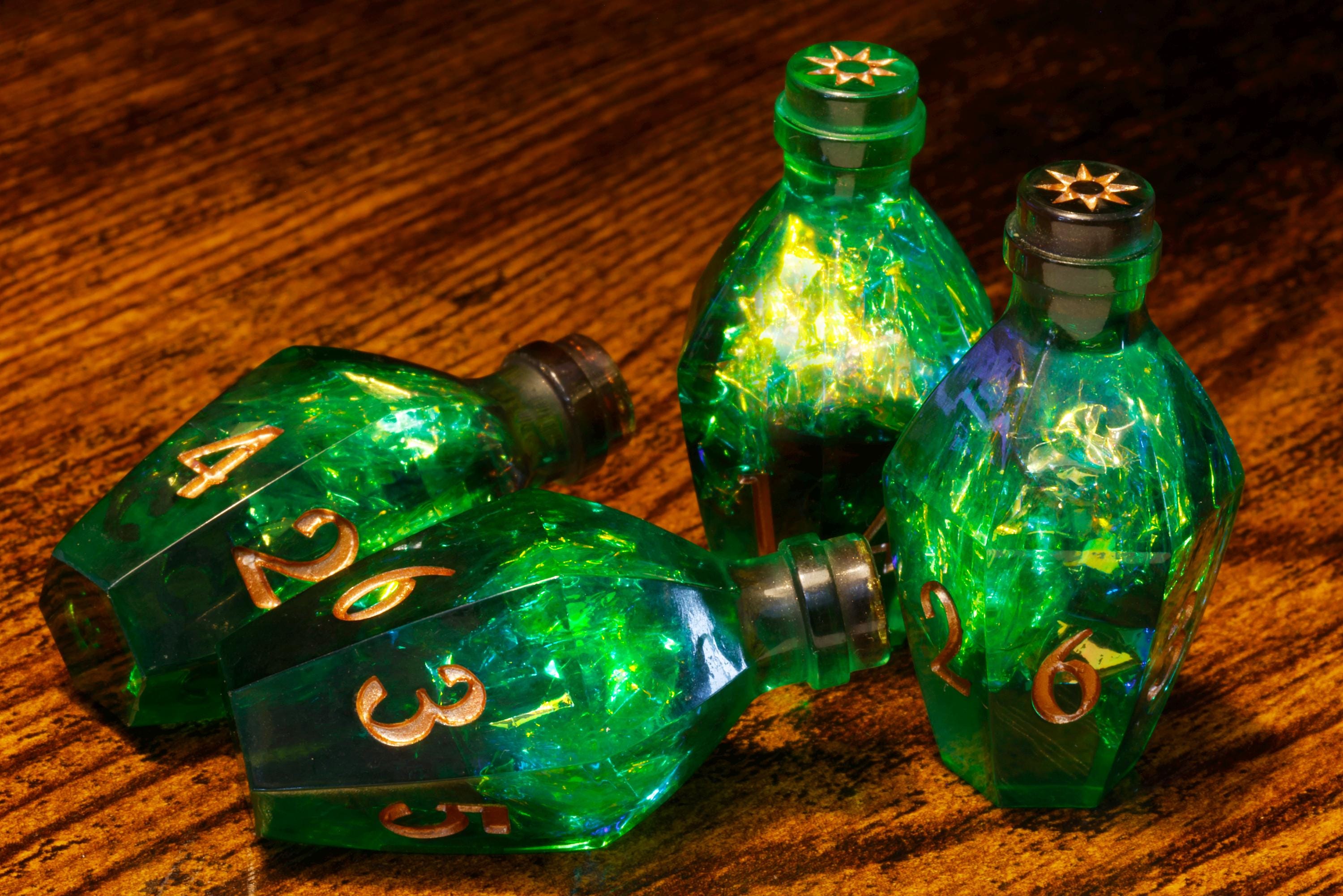 Verdant Tonic D6 Potion Dice – Green with Holographic Foil