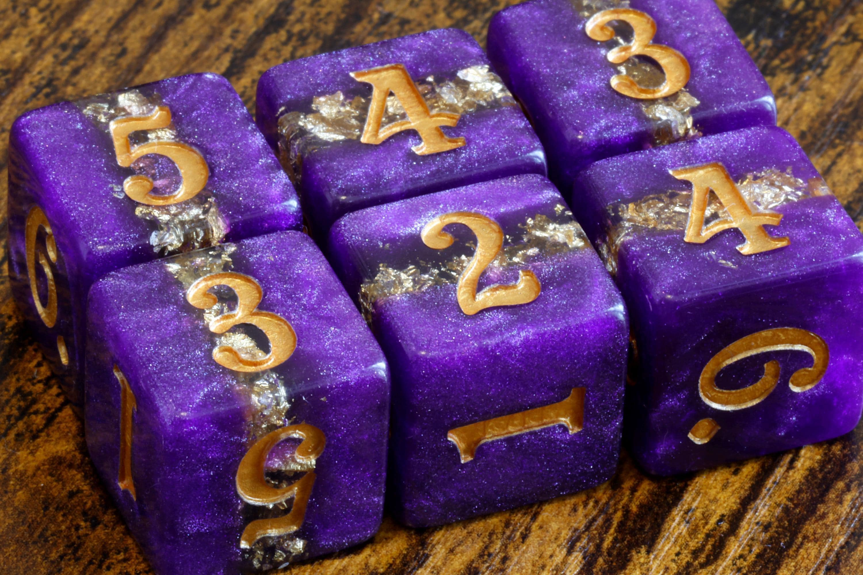 Gilded Amethyst D6 Dice Set - Gold Flakes