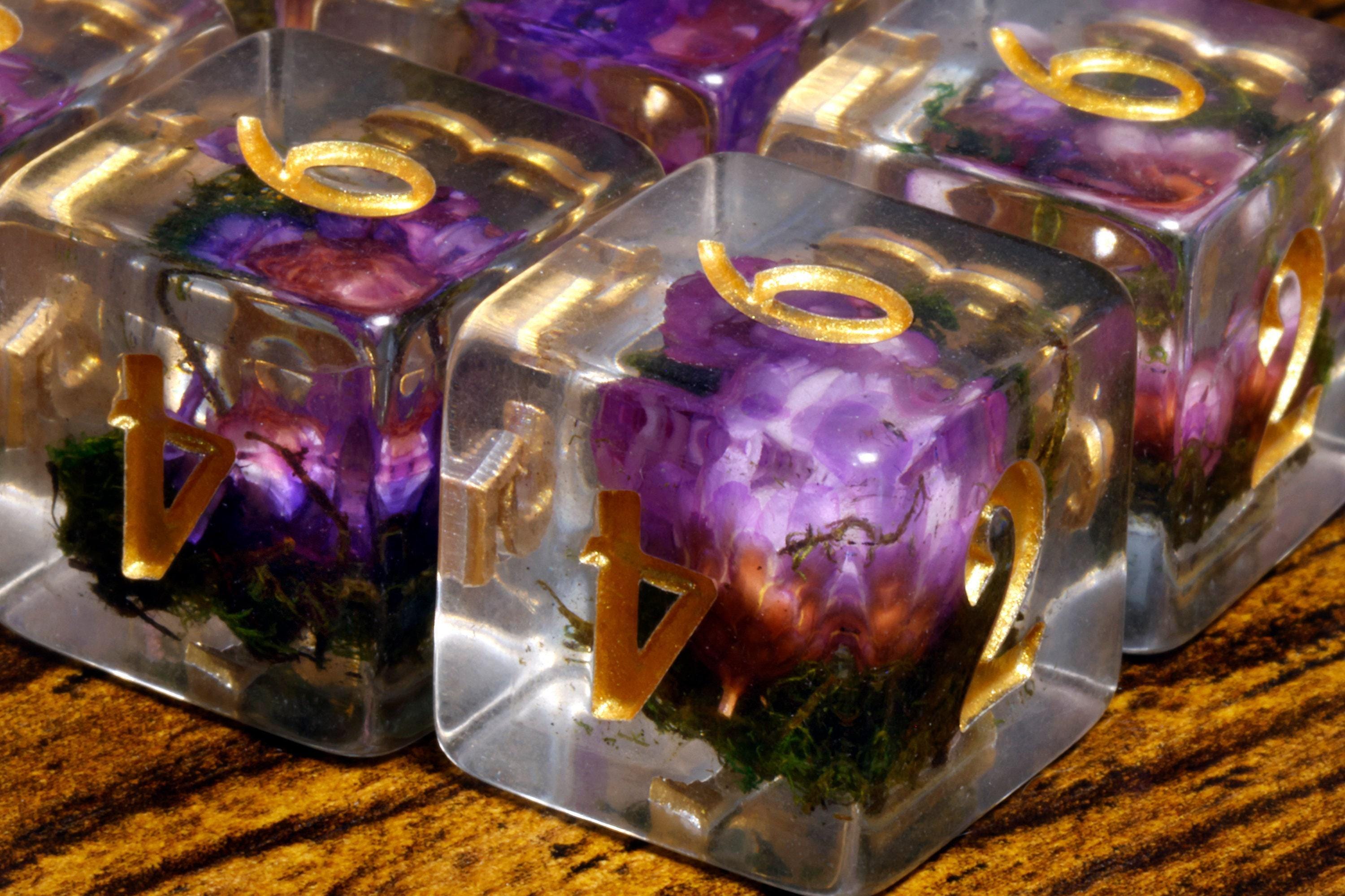 Purple Flower and Moss D6 dice