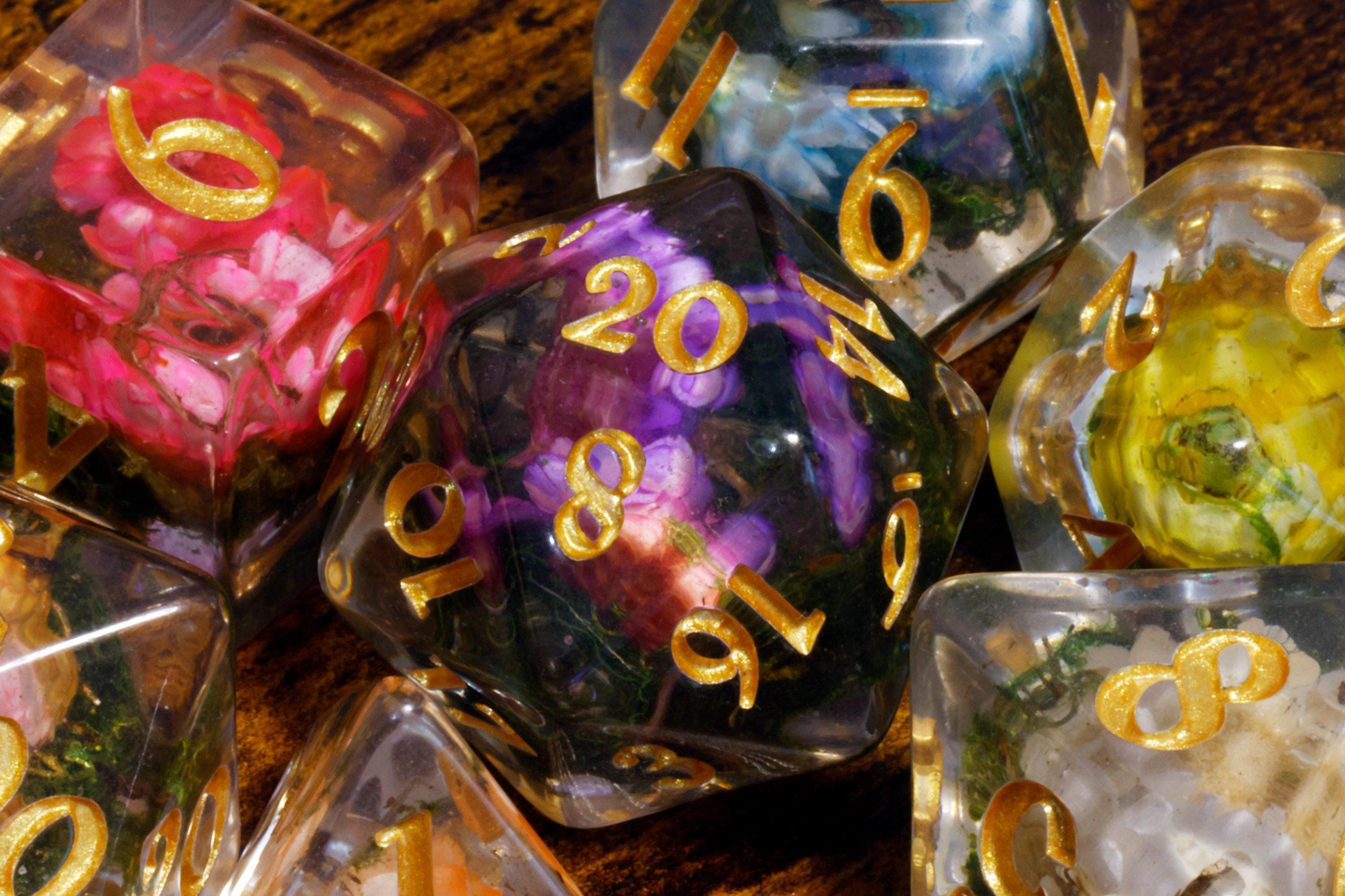 Chromatic Garden 11-Piece Dice Set – Multicolored Flowers with Gold Font, Real Flowers and Moss