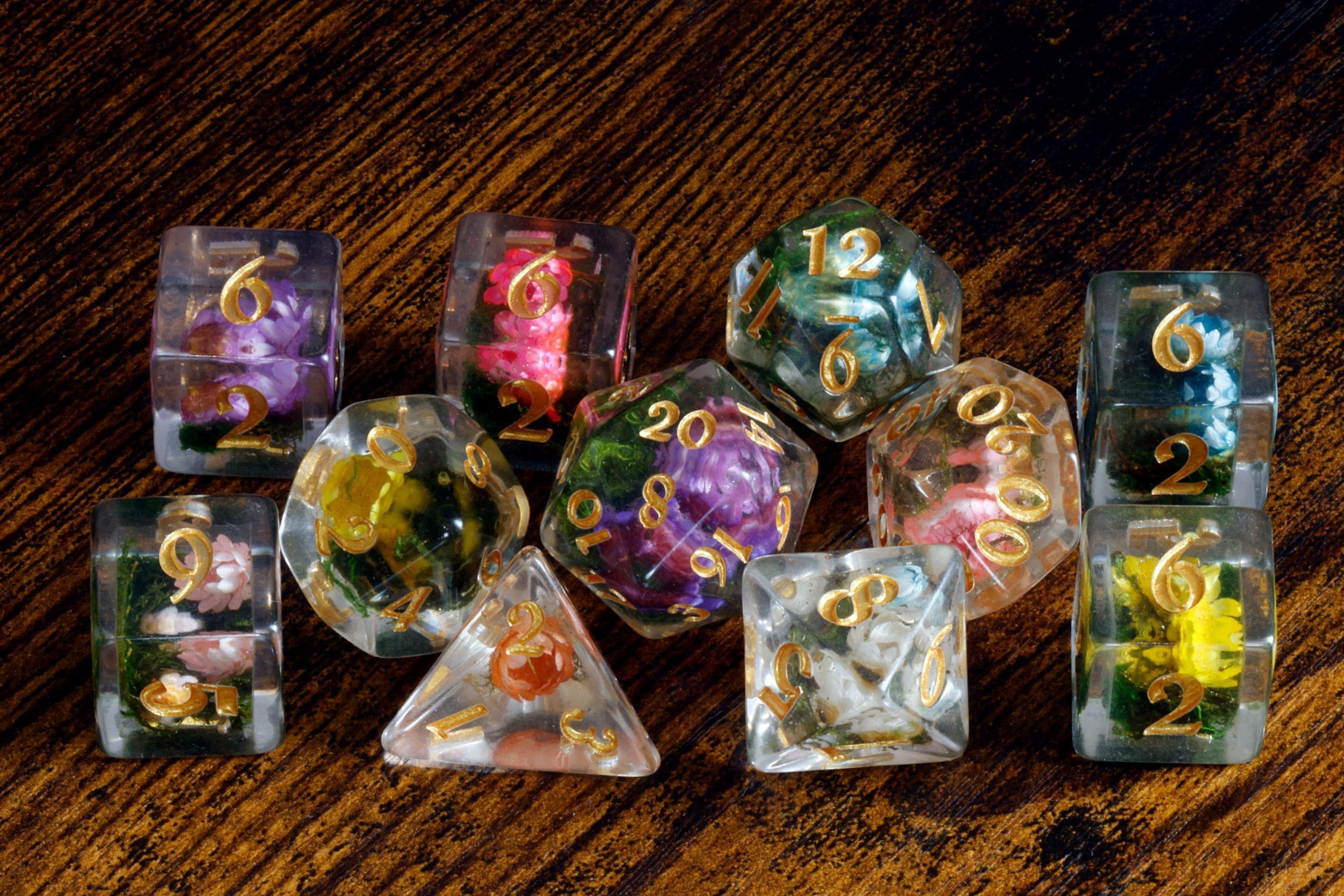 Chromatic Garden 11-Piece Dice Set – Multicolored Flowers with Gold Font, Real Flowers and Moss