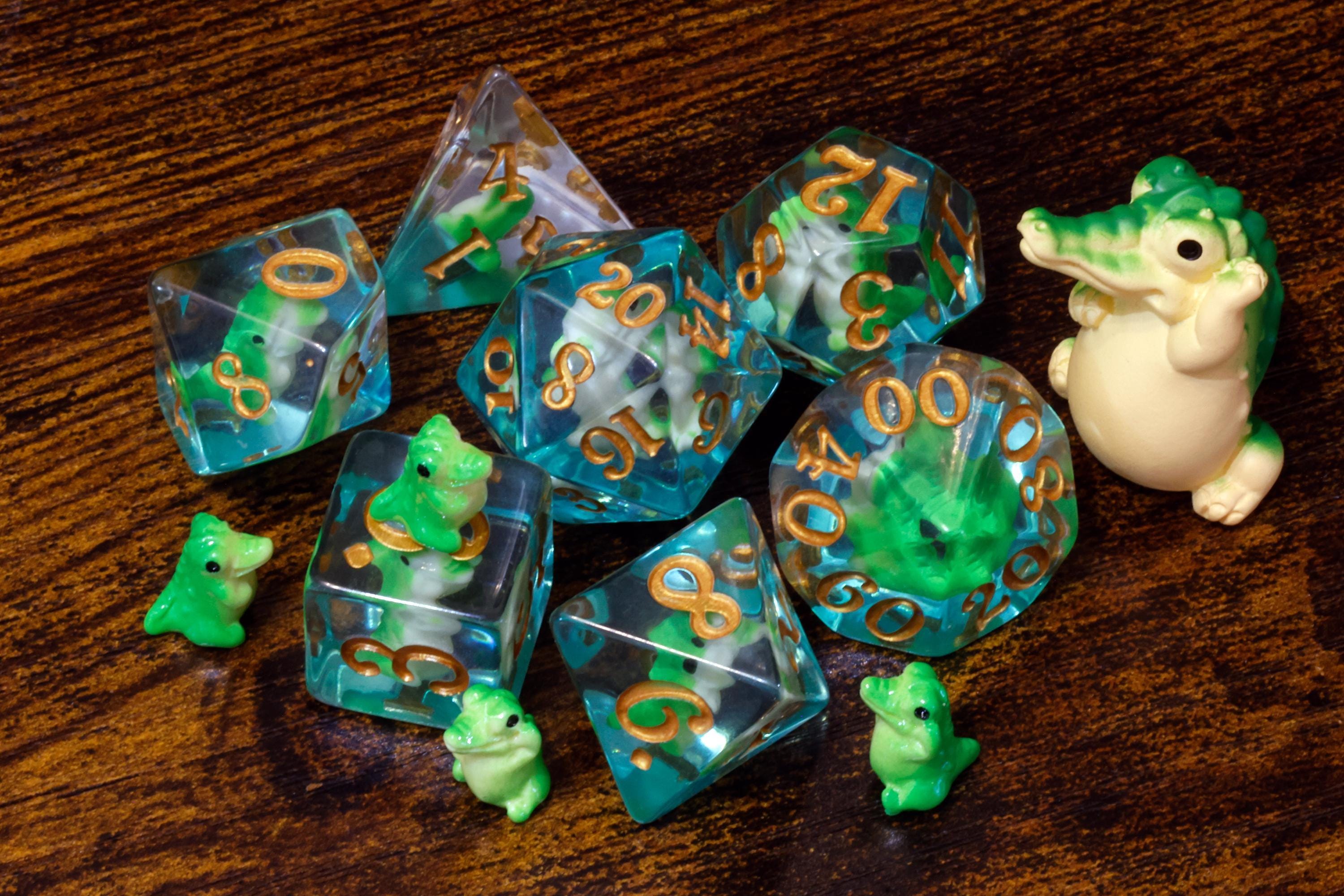 Green Crocodile 7-Piece Dice Set – Transparent Dice with Green Crocodile Inside